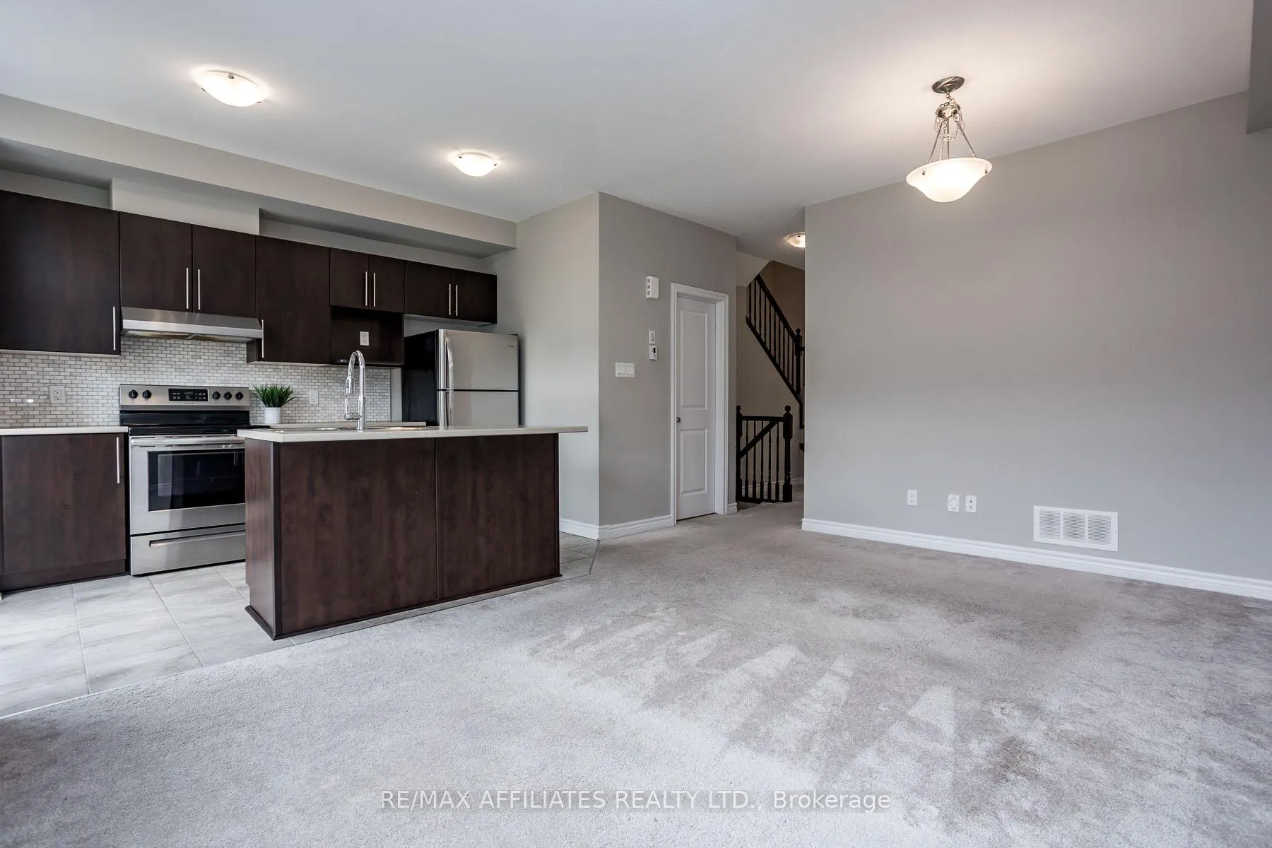 Photo 7 of 196 Bandelier Way, Ottawa, Stittsville (North) — HOMEH