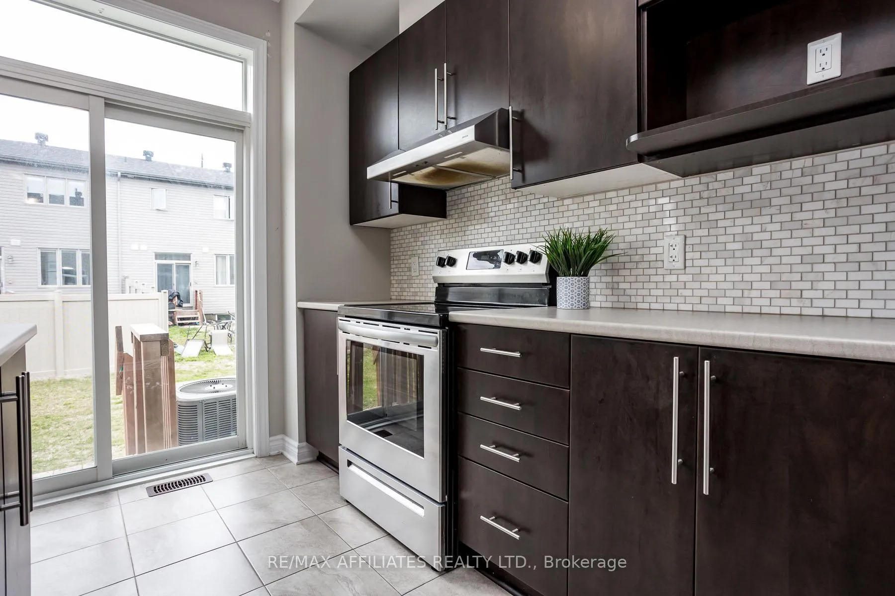 Photo 10 of 196 Bandelier Way, Ottawa, Stittsville (North) — HOMEH