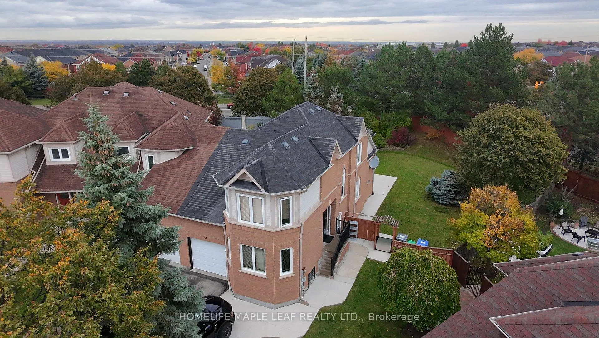 Photo 6 of 41 Woodstream Avenue E, Brampton, Sandringham-Wellington — HOMEH
