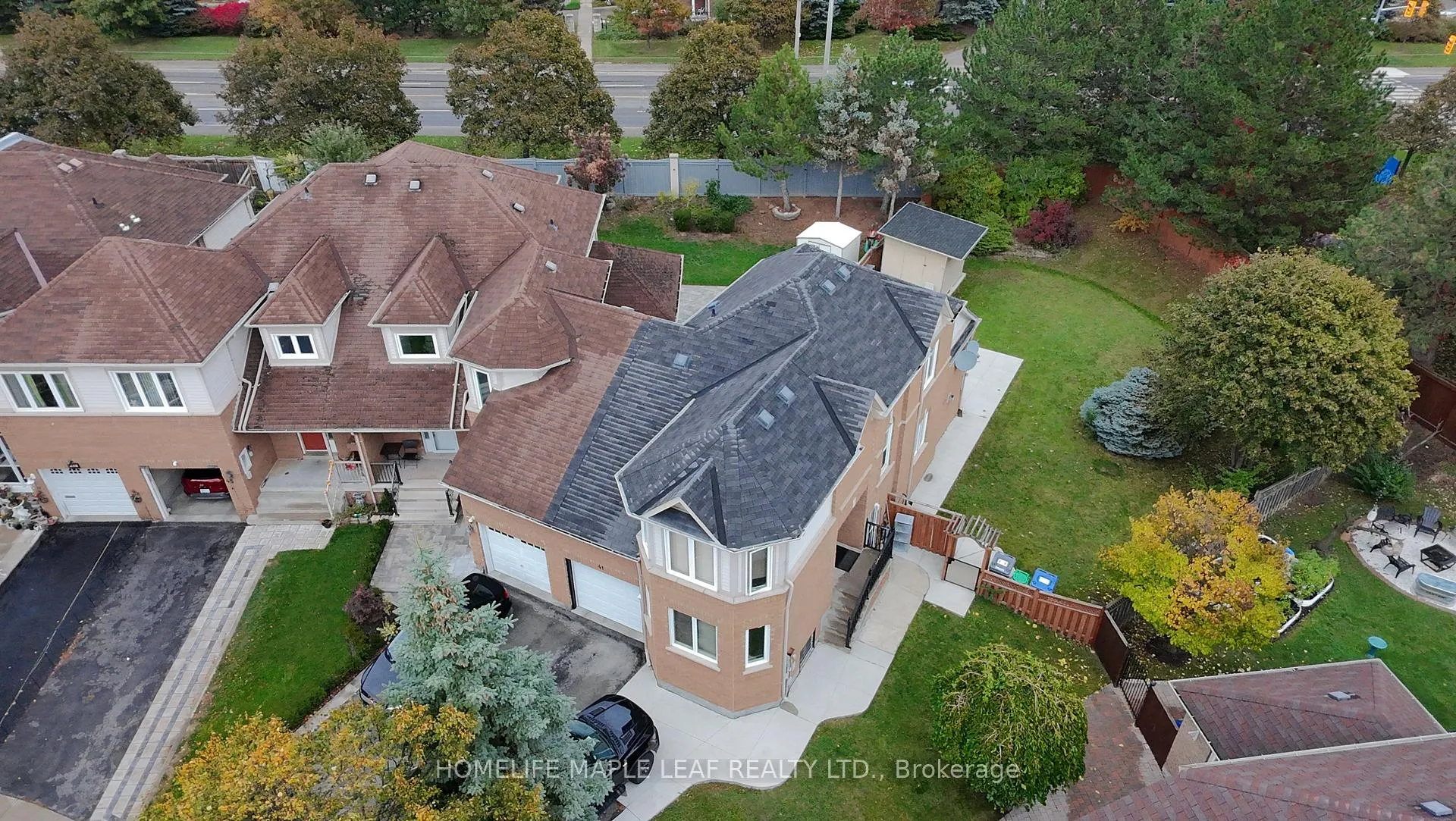 Photo 8 of 41 Woodstream Avenue E, Brampton, Sandringham-Wellington — HOMEH