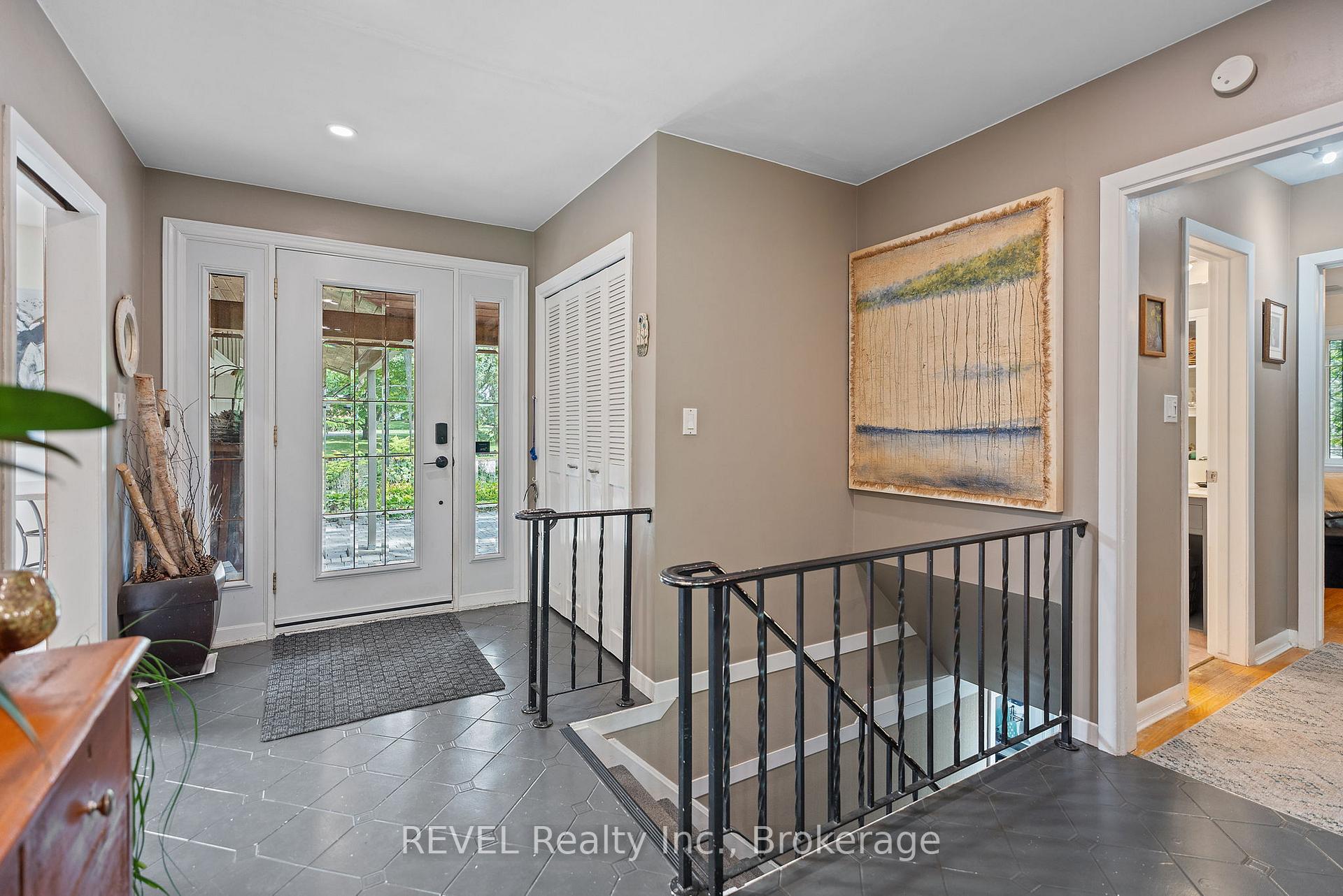 Photo 8 of 10 Woodington Crescent, St. Catharines, Glendale/Glenridge — HOMEH
