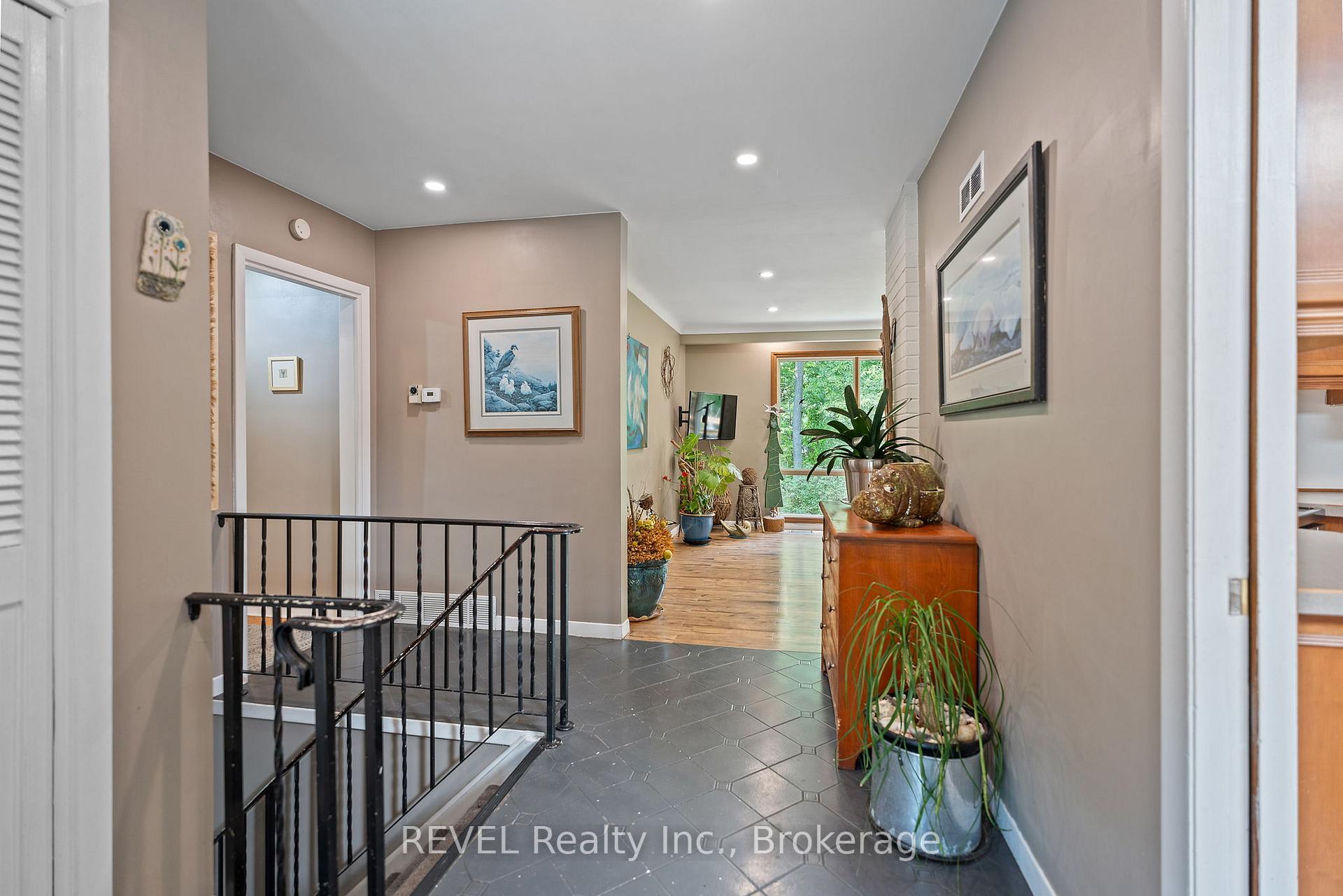 Photo 9 of 10 Woodington Crescent, St. Catharines, Glendale/Glenridge — HOMEH