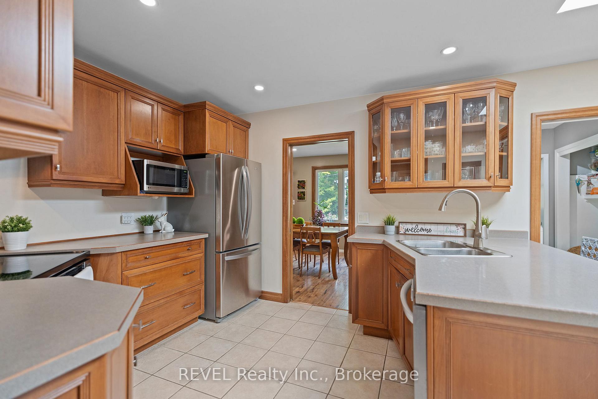 Photo 10 of 10 Woodington Crescent, St. Catharines, Glendale/Glenridge — HOMEH