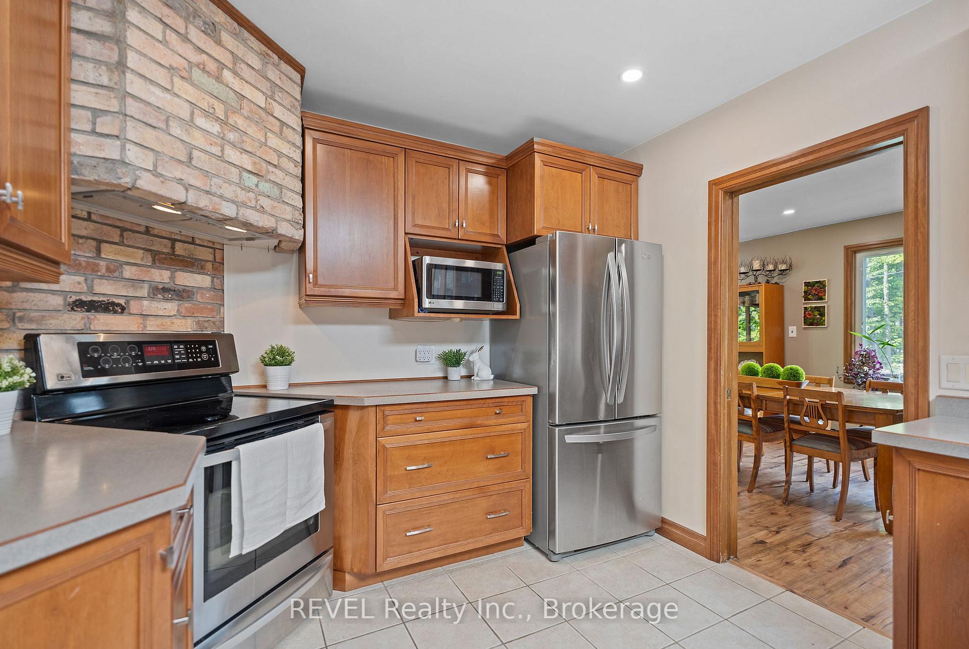 Photo 13 of 10 Woodington Crescent, St. Catharines, Glendale/Glenridge — HOMEH