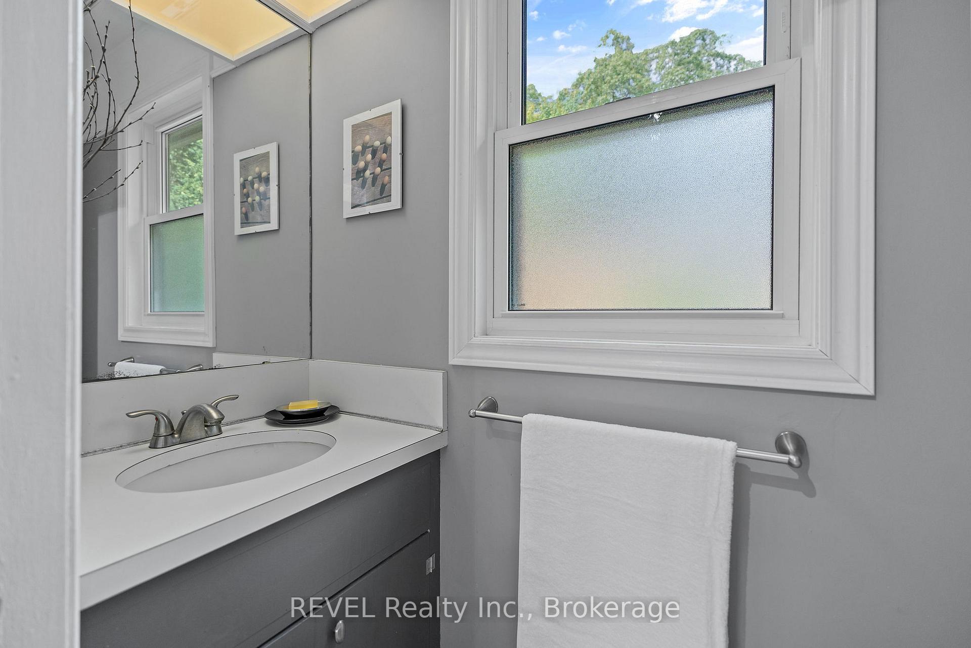 Photo 17 of 10 Woodington Crescent, St. Catharines, Glendale/Glenridge — HOMEH