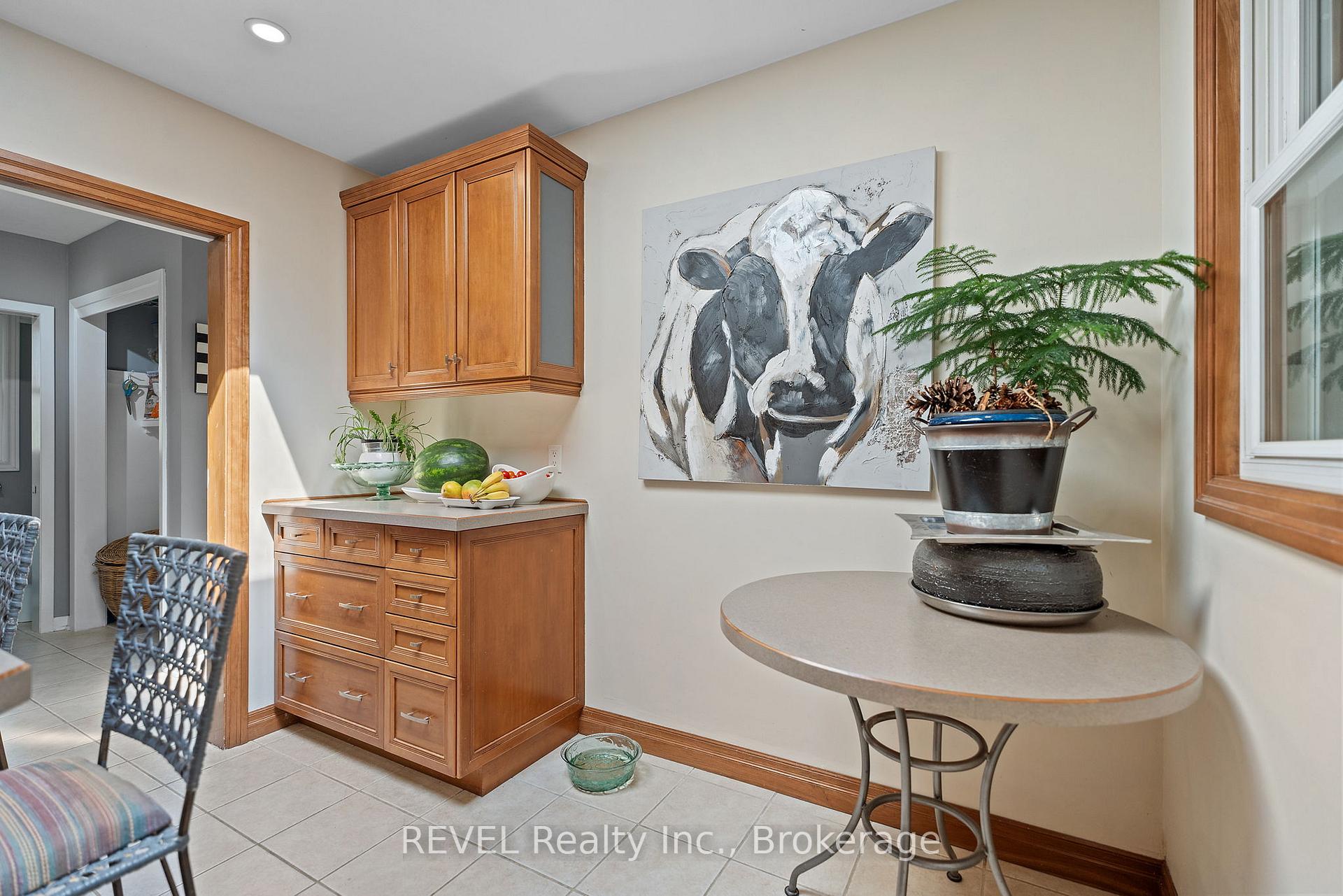 Photo 18 of 10 Woodington Crescent, St. Catharines, Glendale/Glenridge — HOMEH