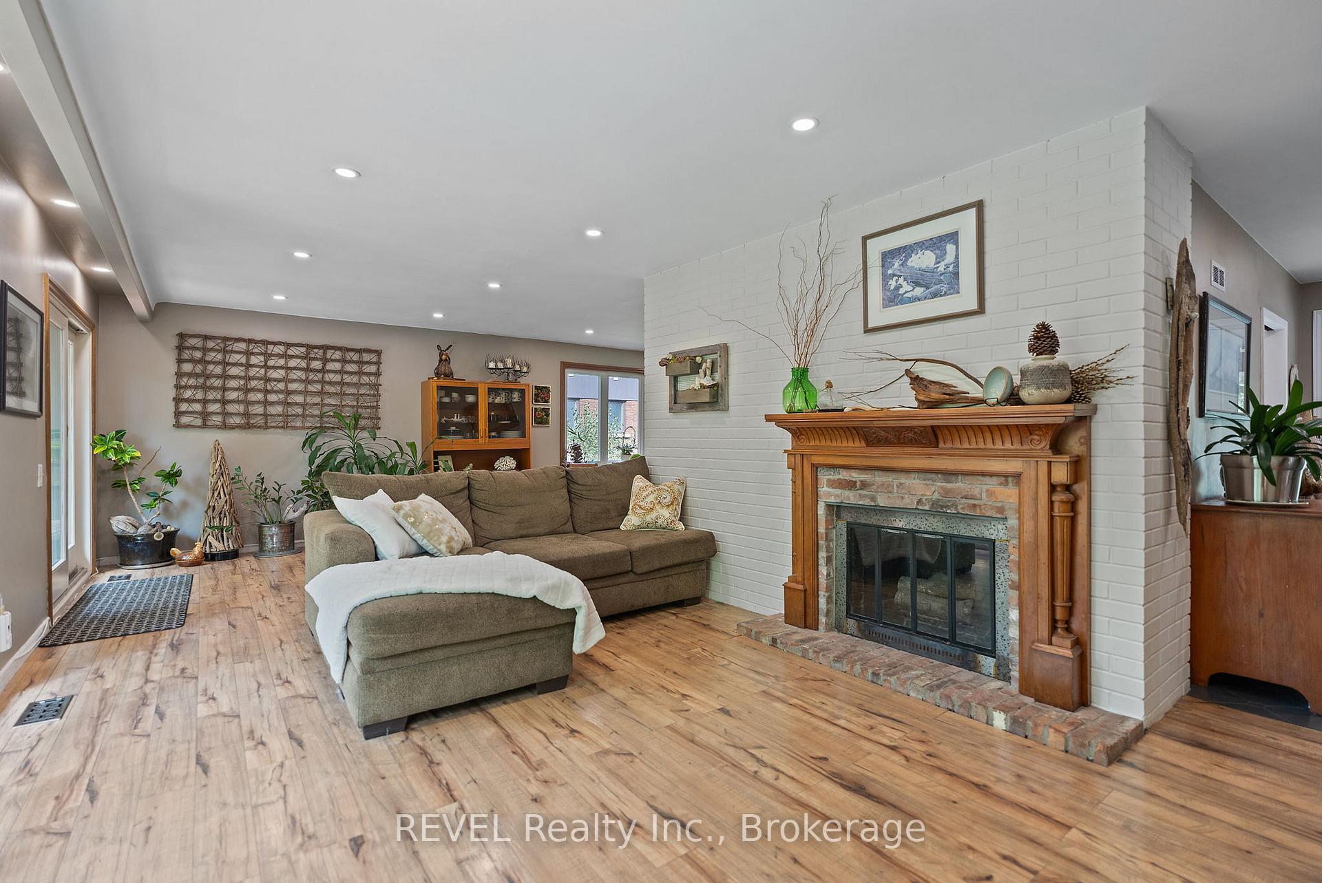 Photo 20 of 10 Woodington Crescent, St. Catharines, Glendale/Glenridge — HOMEH
