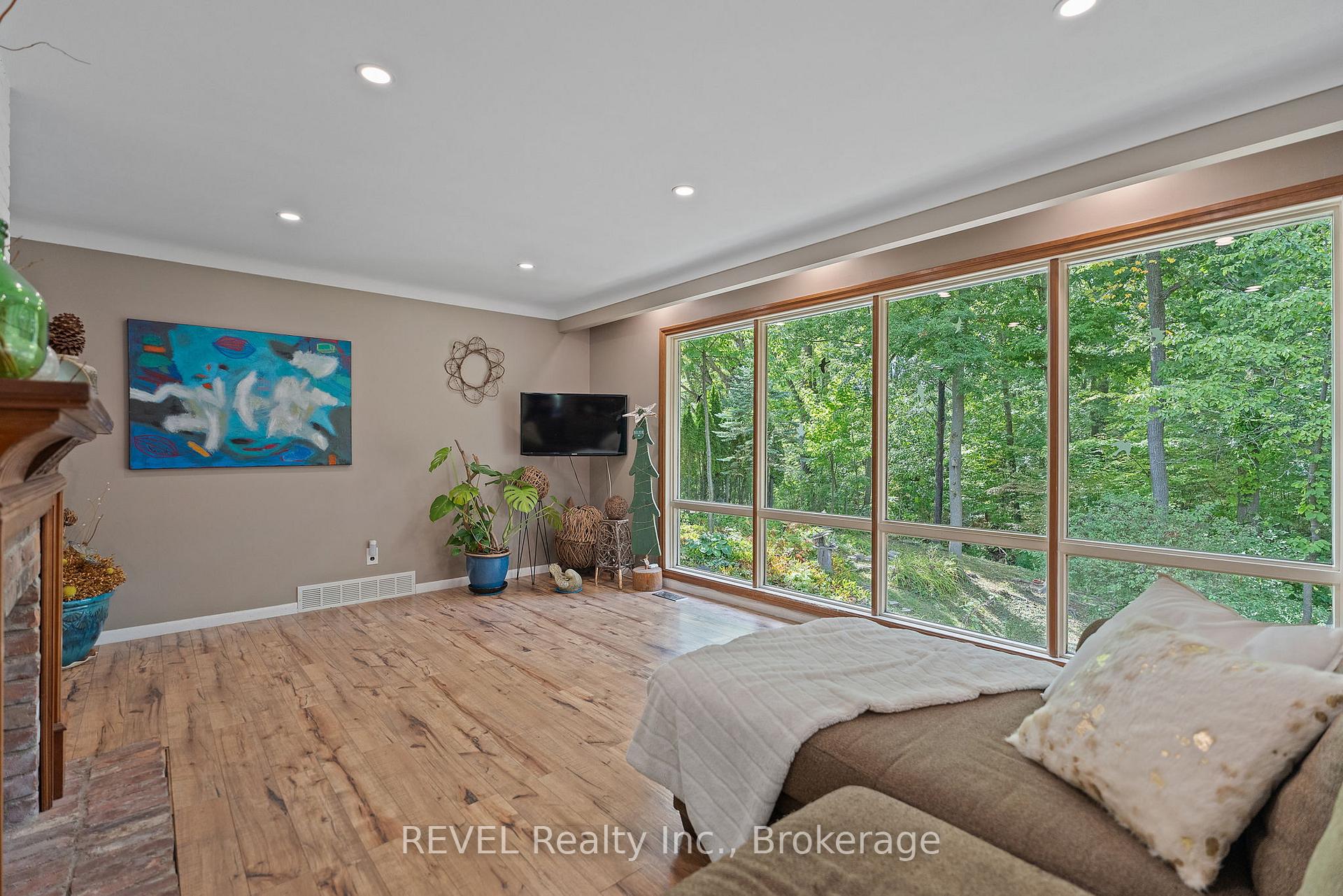 Photo 22 of 10 Woodington Crescent, St. Catharines, Glendale/Glenridge — HOMEH