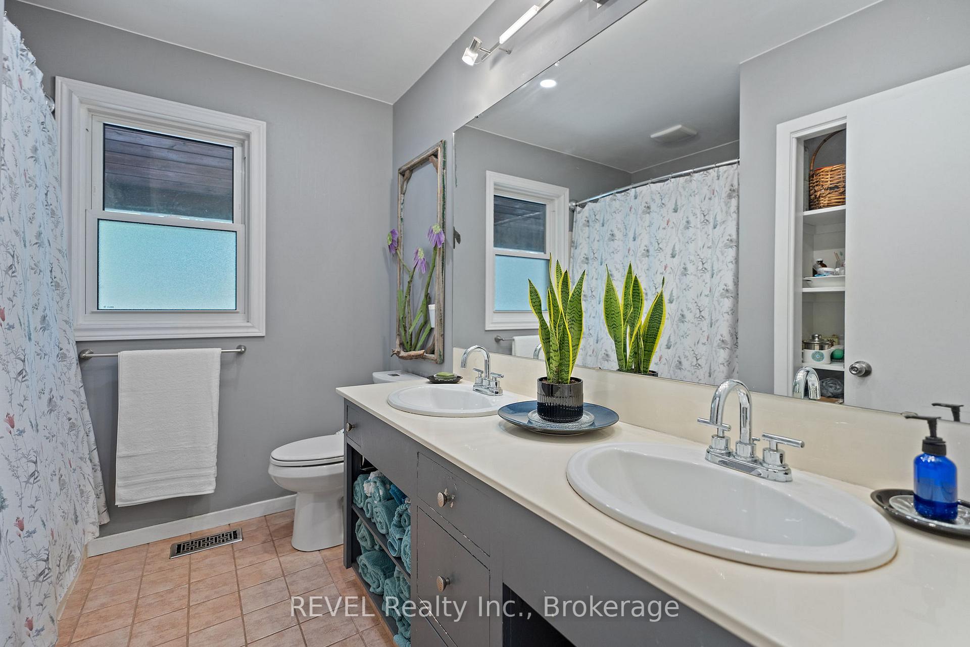 Photo 28 of 10 Woodington Crescent, St. Catharines, Glendale/Glenridge — HOMEH