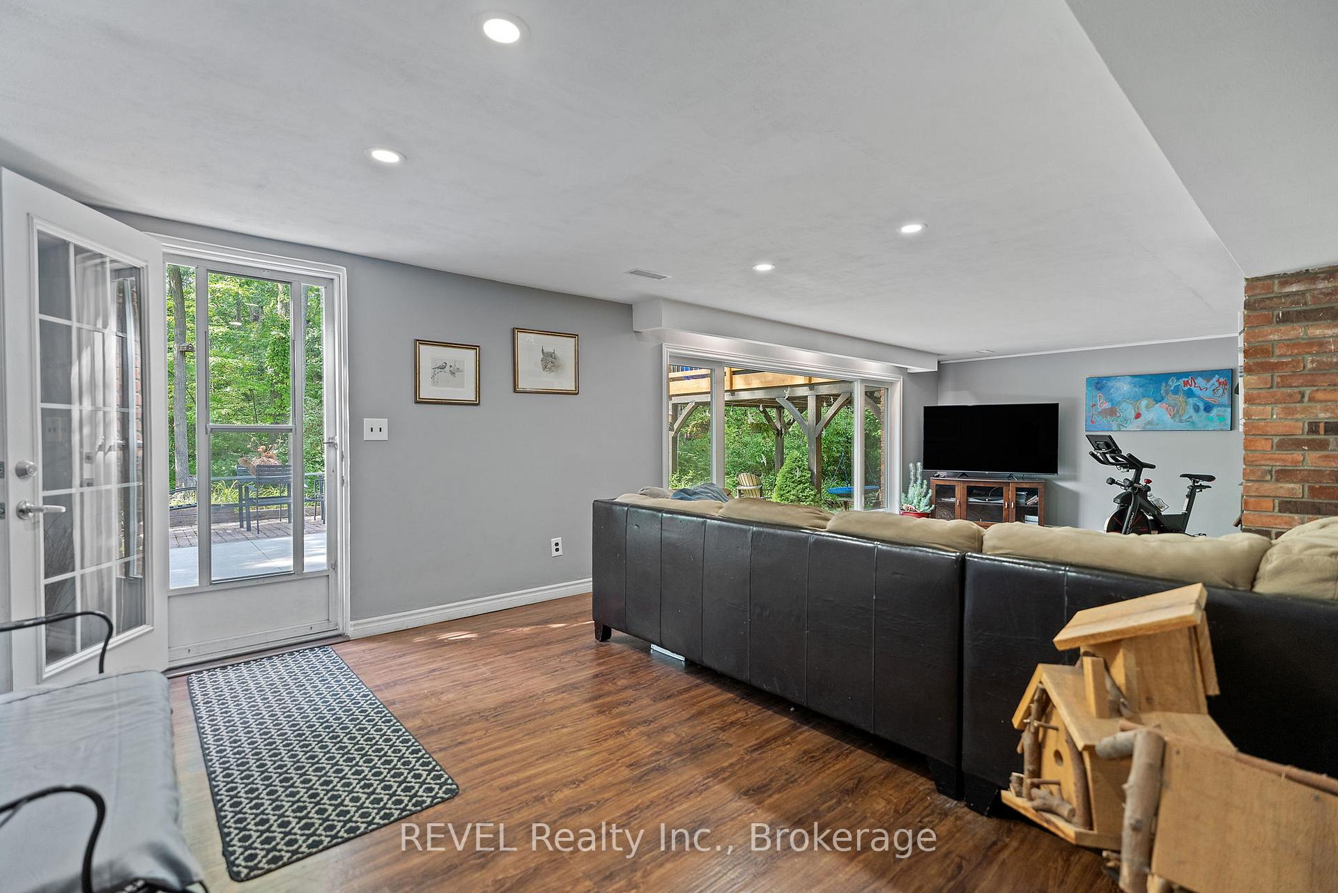 Photo 35 of 10 Woodington Crescent, St. Catharines, Glendale/Glenridge — HOMEH