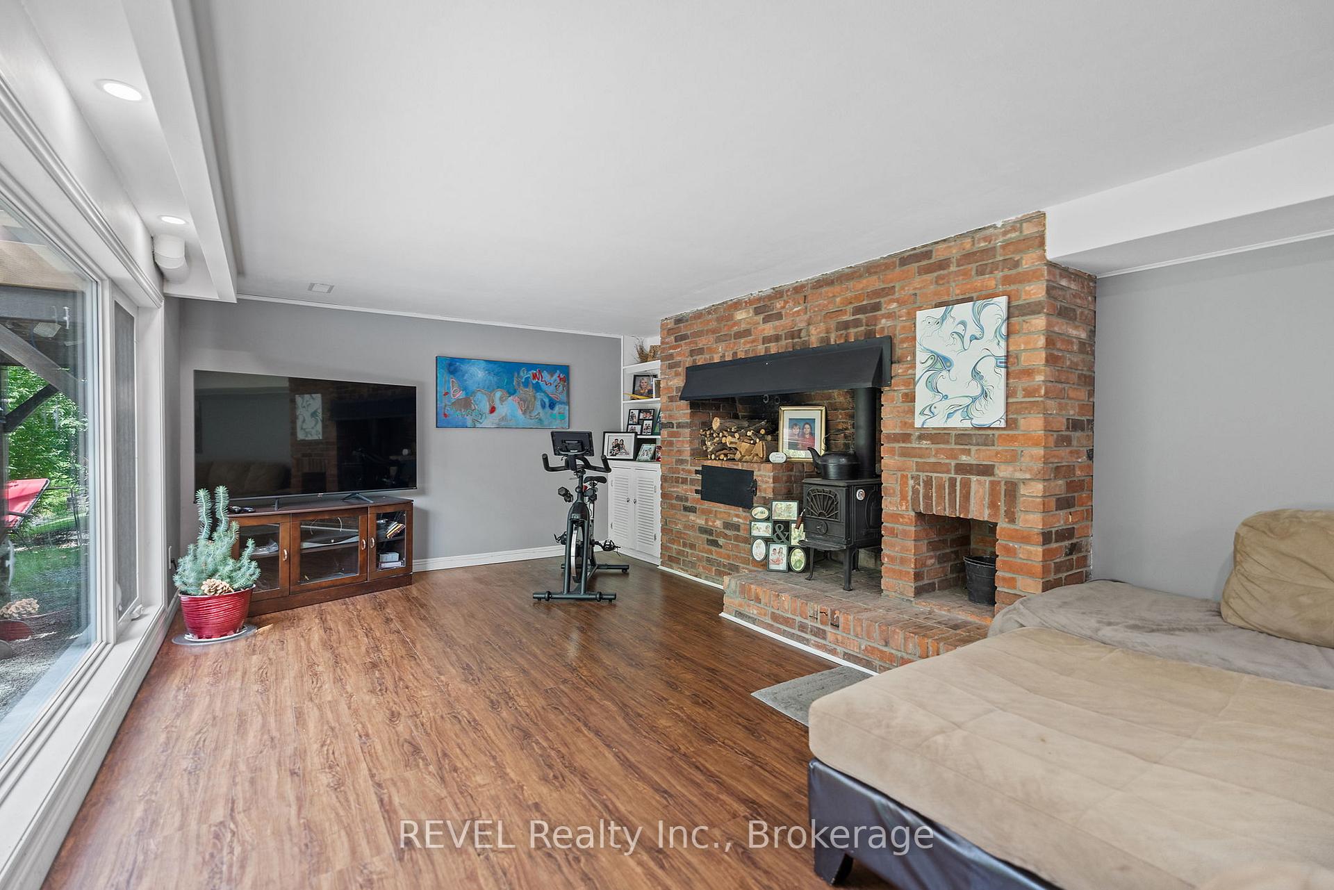 Photo 36 of 10 Woodington Crescent, St. Catharines, Glendale/Glenridge — HOMEH