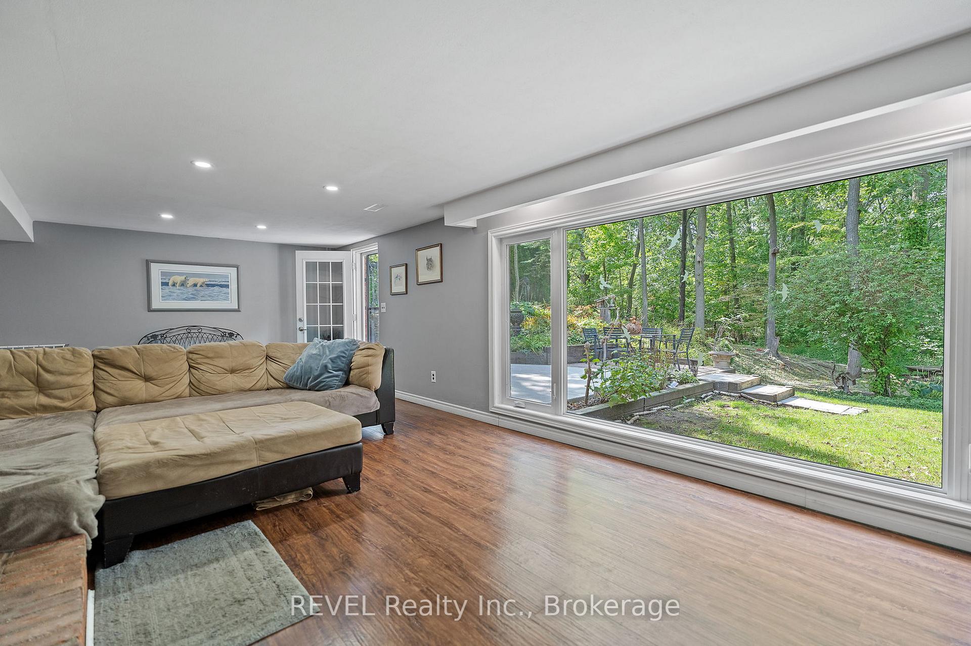 Photo 37 of 10 Woodington Crescent, St. Catharines, Glendale/Glenridge — HOMEH