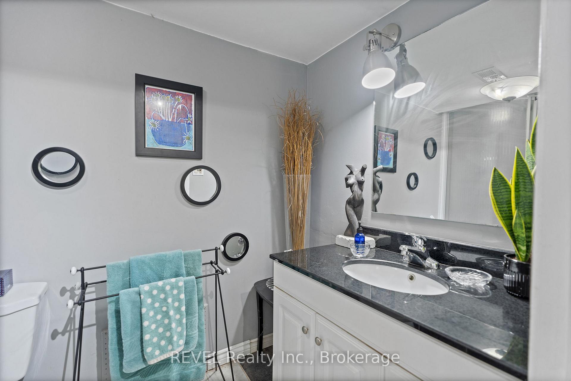Photo 38 of 10 Woodington Crescent, St. Catharines, Glendale/Glenridge — HOMEH