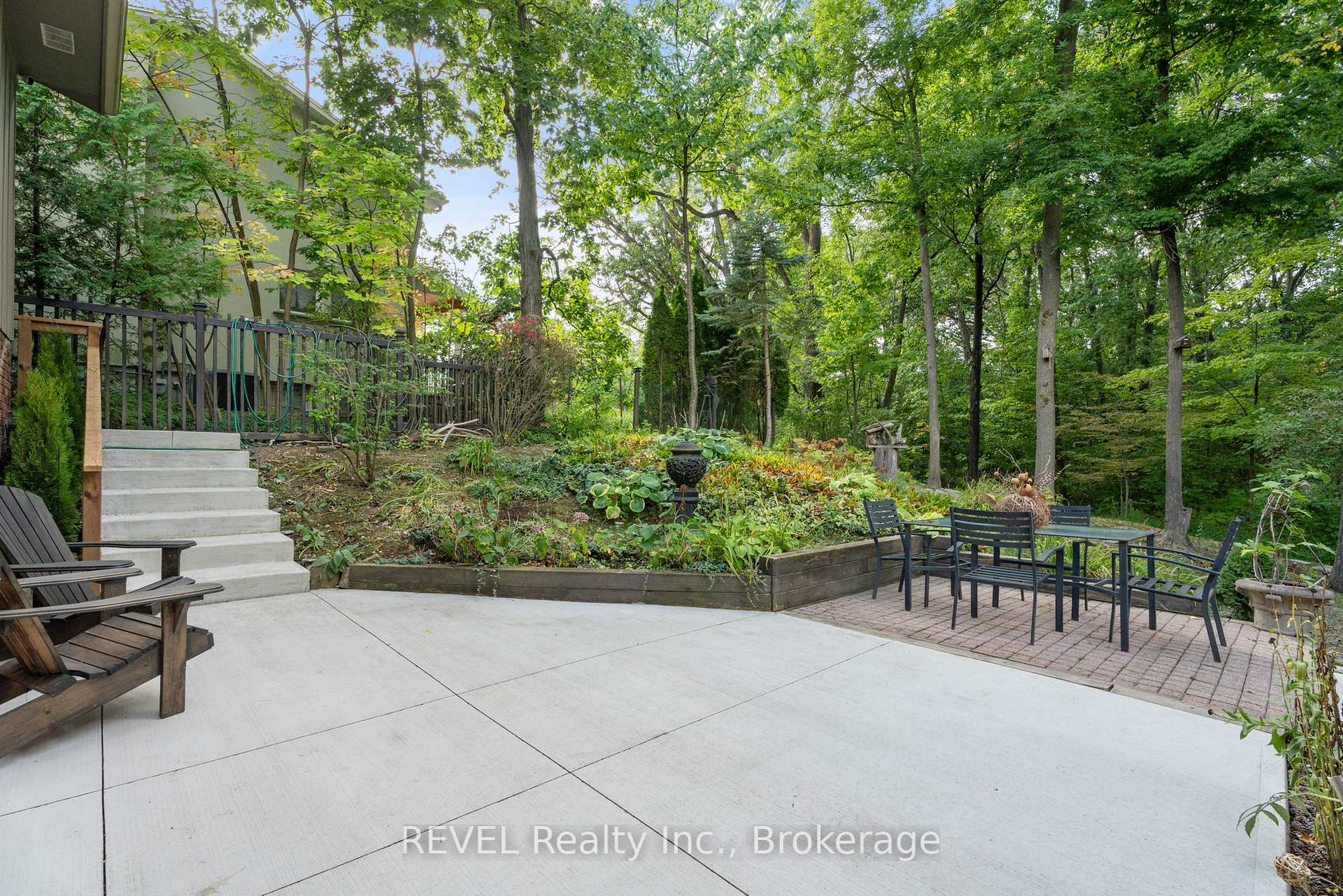 Photo 41 of 10 Woodington Crescent, St. Catharines, Glendale/Glenridge — HOMEH