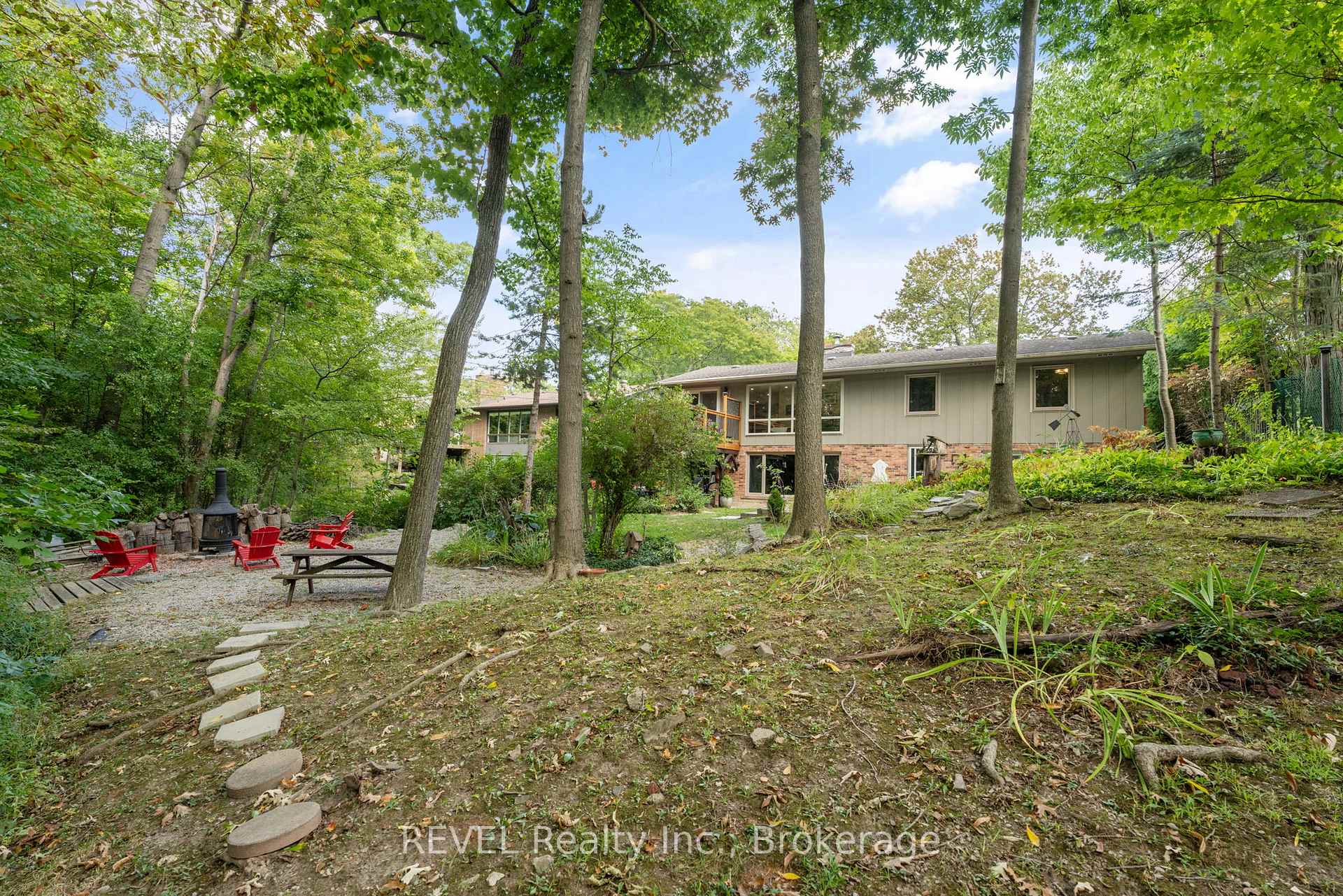 Photo 44 of 10 Woodington Crescent, St. Catharines, Glendale/Glenridge — HOMEH