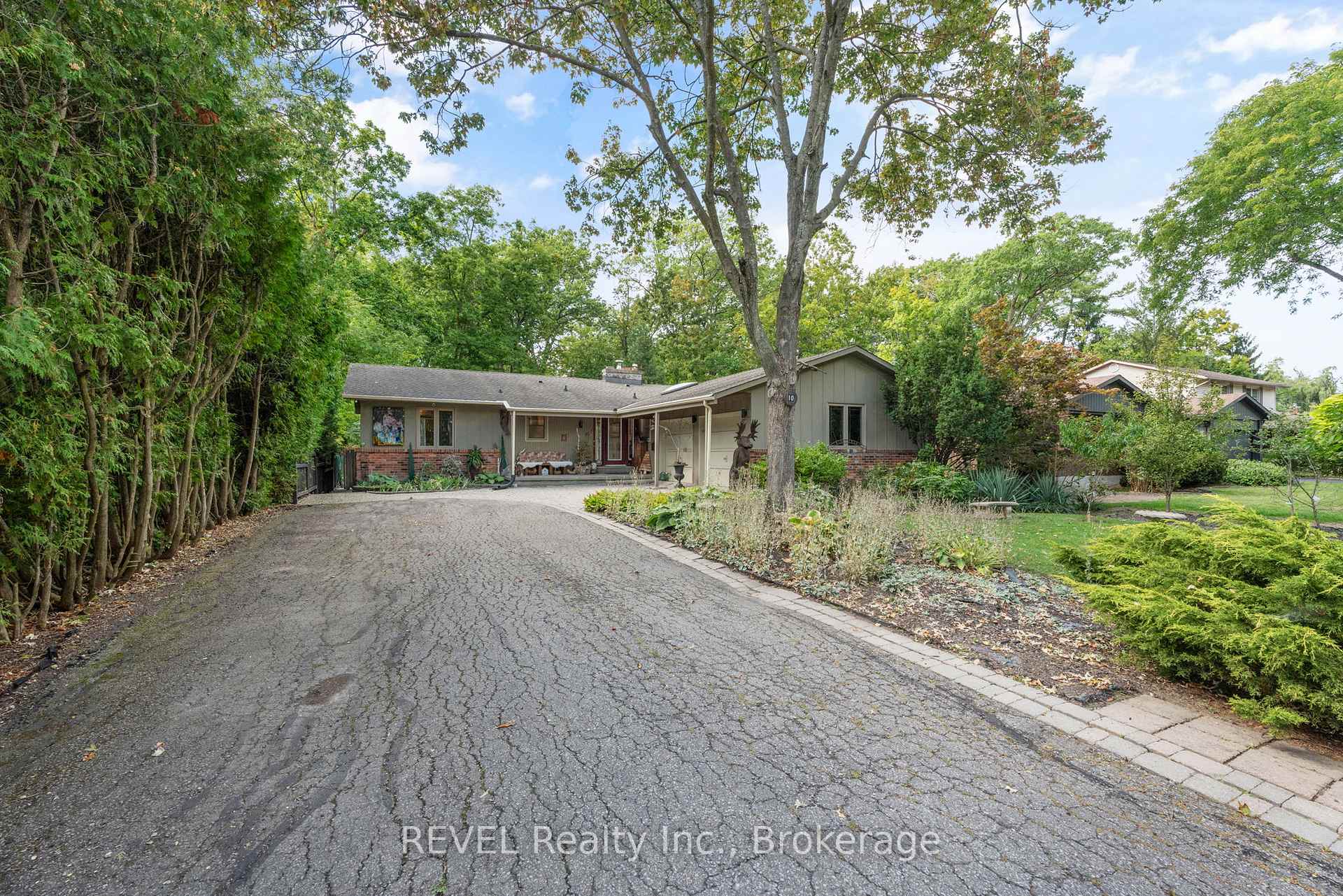 Photo 45 of 10 Woodington Crescent, St. Catharines, Glendale/Glenridge — HOMEH