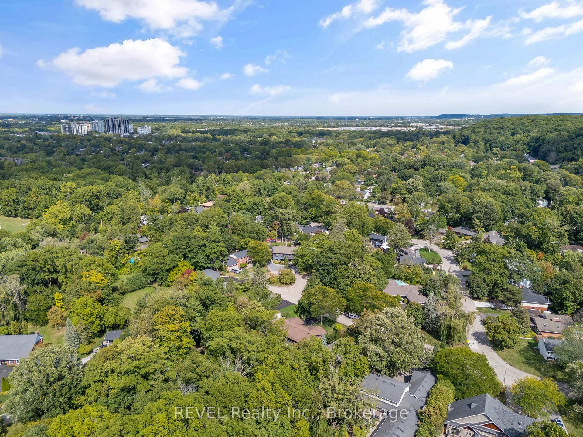 Photo 46 of 10 Woodington Crescent, St. Catharines, Glendale/Glenridge — HOMEH