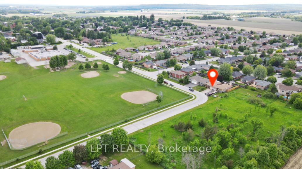 Photo 23 of 69 Simcoe Street, Springwater, Elmvale — HOMEH