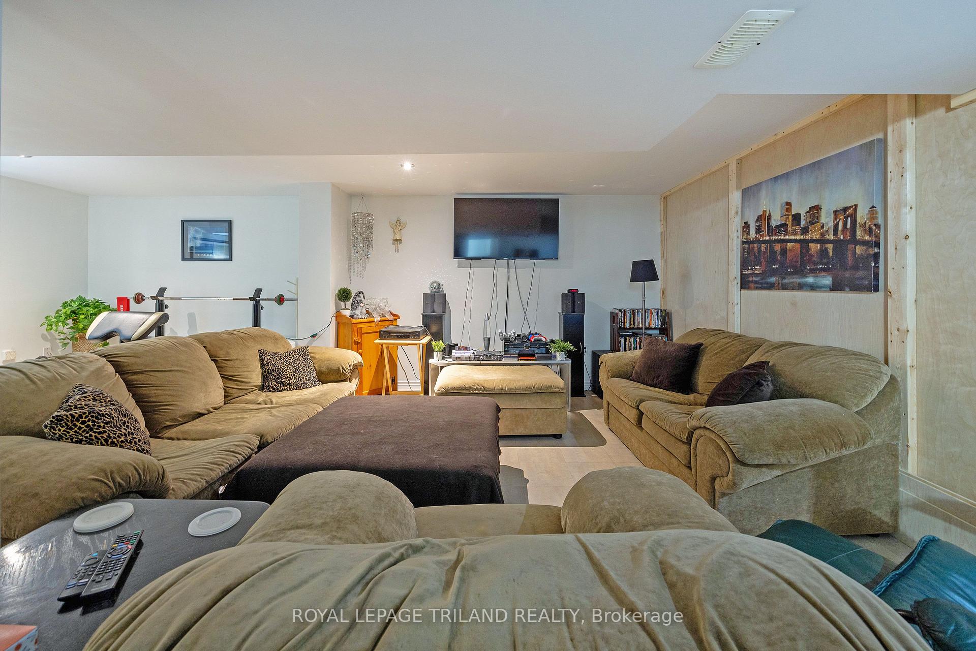 Photo 26 of 34 Confederation Drive, St. Thomas — HOMEH