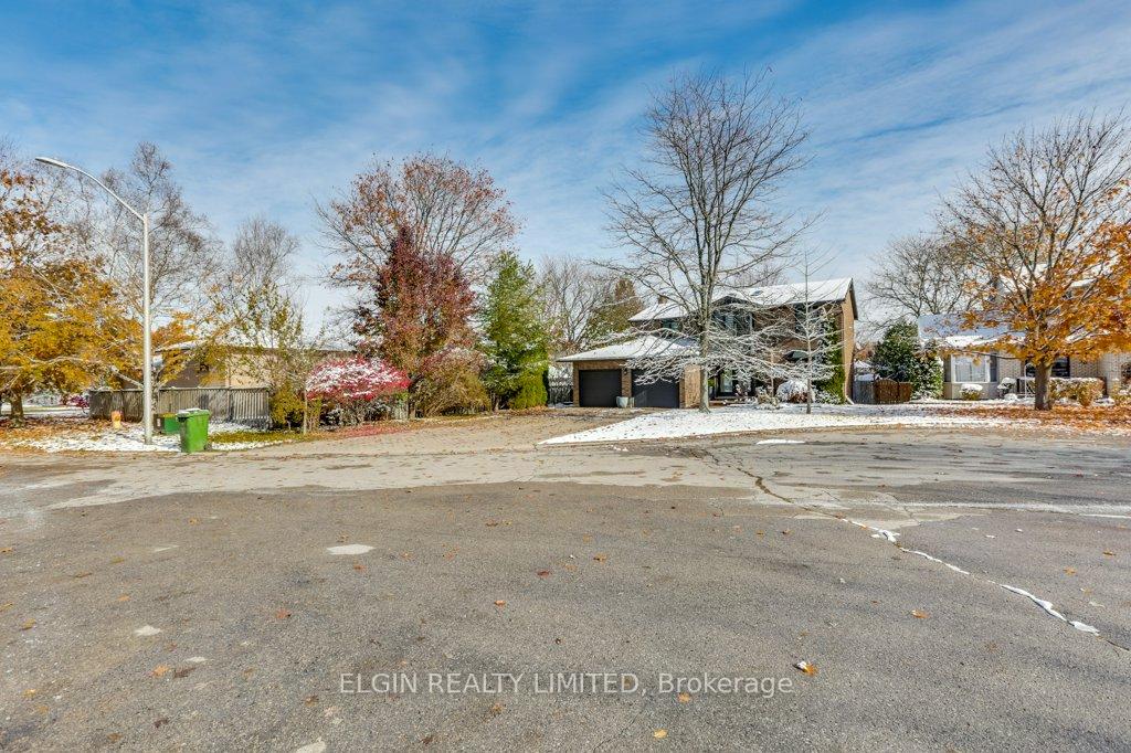 Photo 4 of 28 Massey Drive, St. Thomas — HOMEH