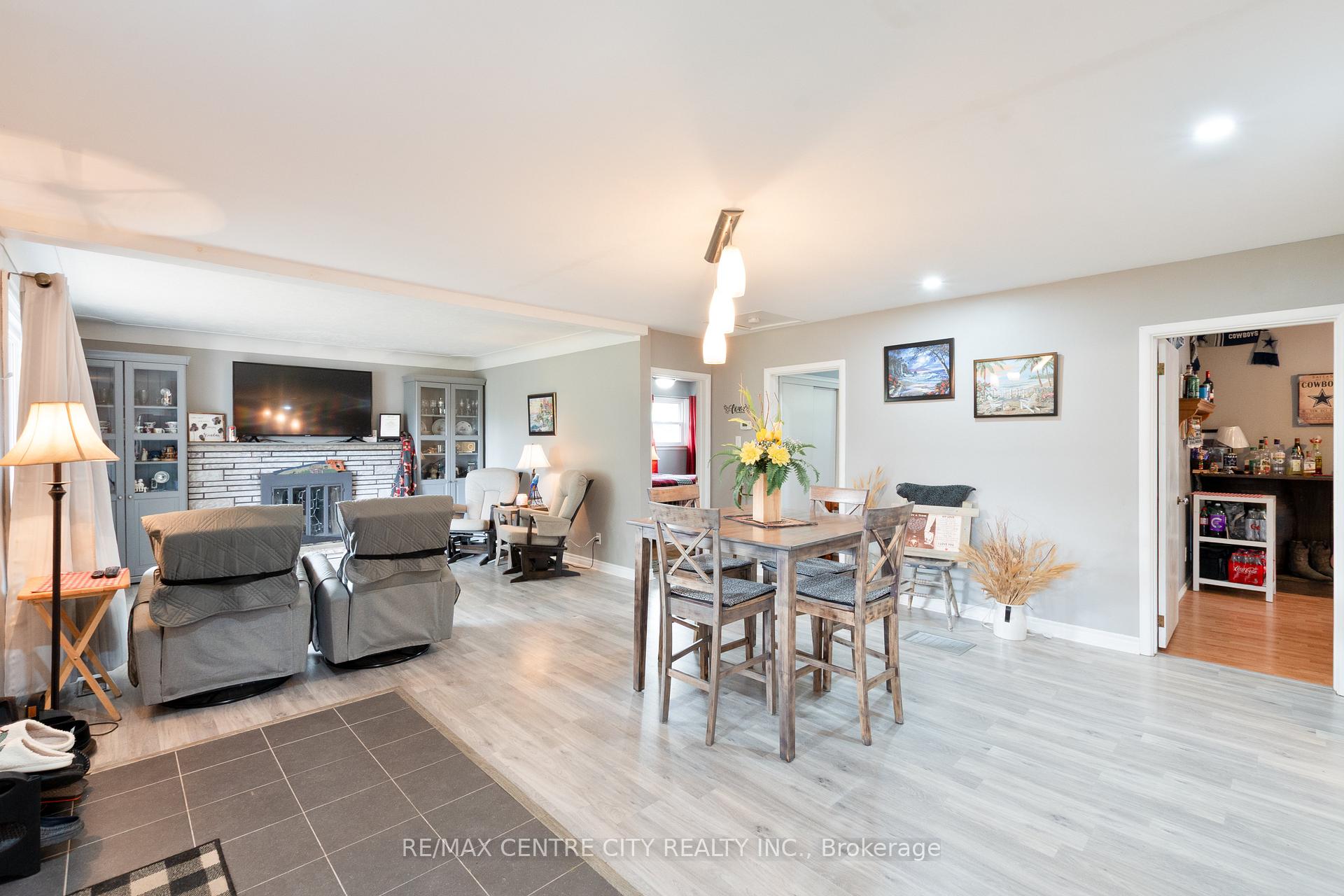 Photo 4 of 168 Fairview Avenue, St. Thomas — HOMEH