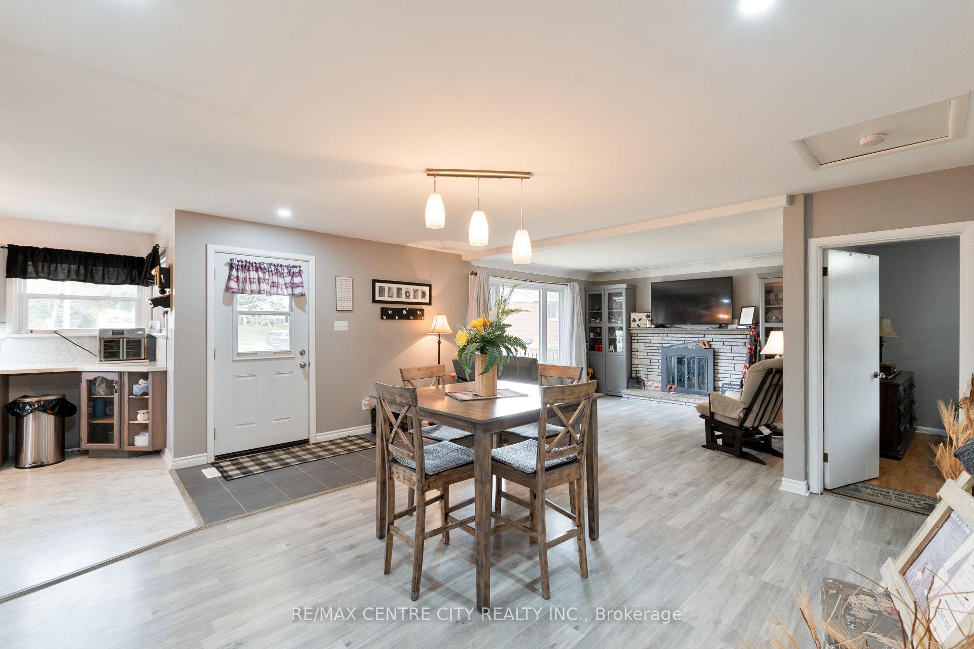 Photo 5 of 168 Fairview Avenue, St. Thomas — HOMEH