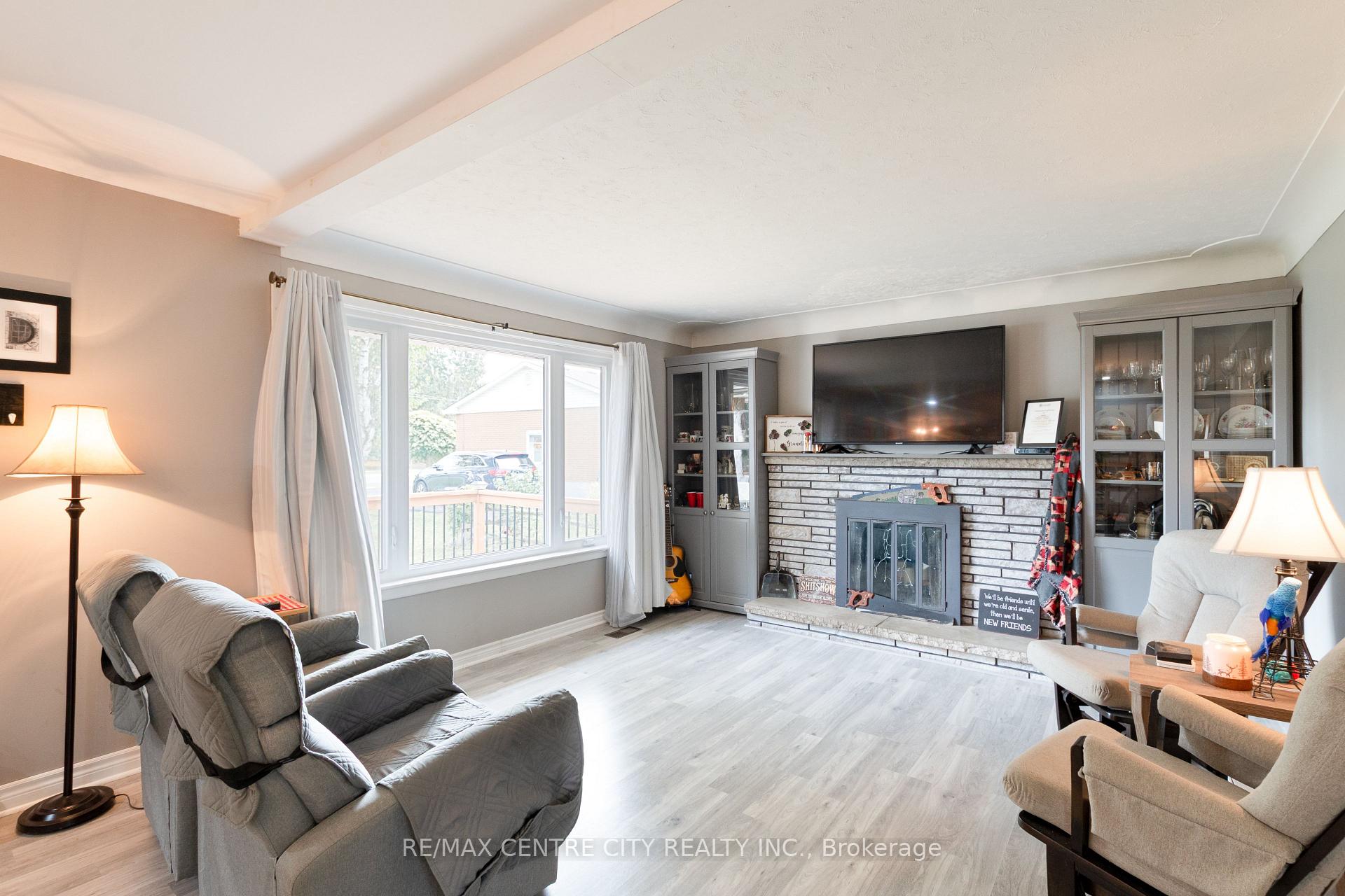 Photo 6 of 168 Fairview Avenue, St. Thomas — HOMEH
