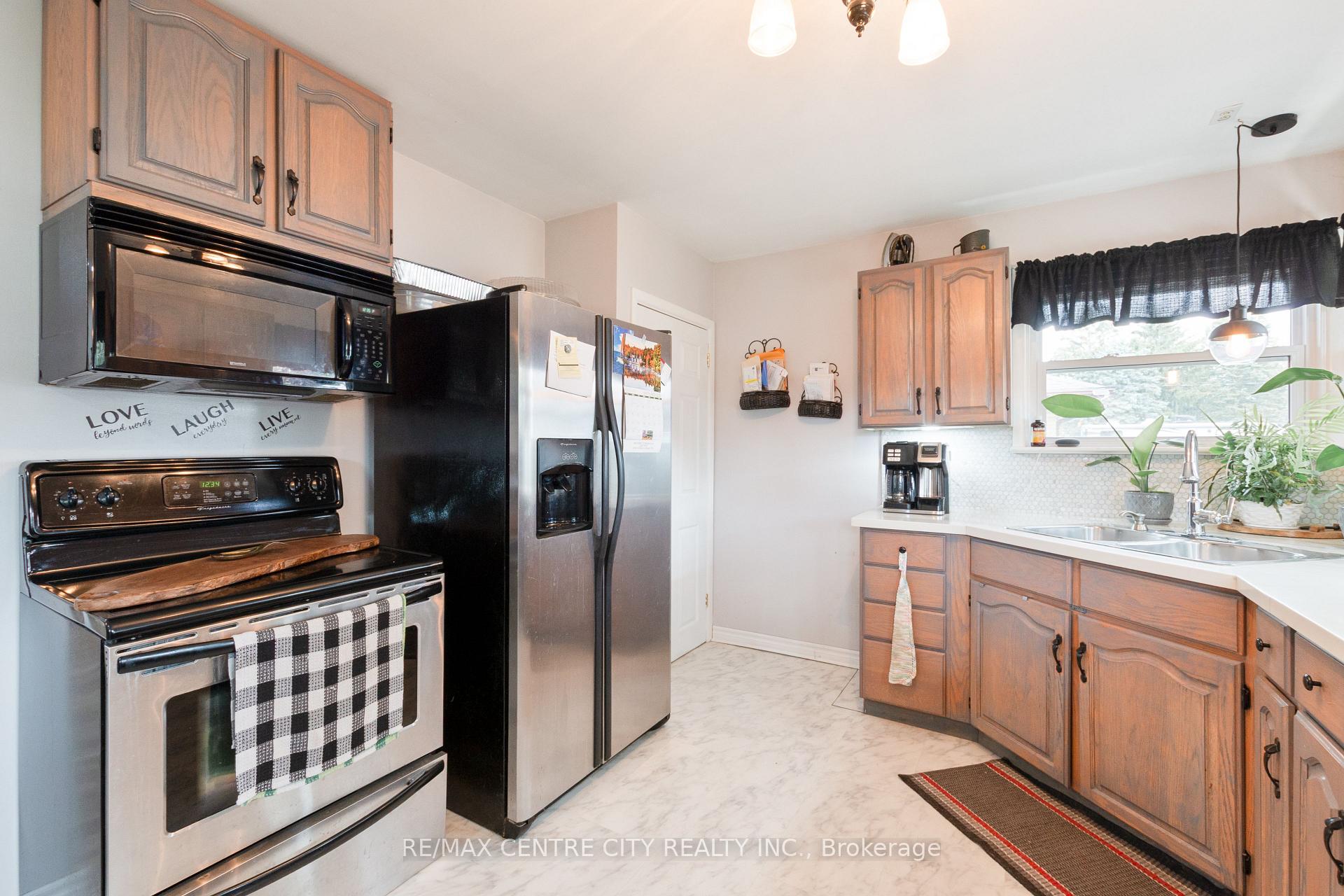 Photo 11 of 168 Fairview Avenue, St. Thomas — HOMEH