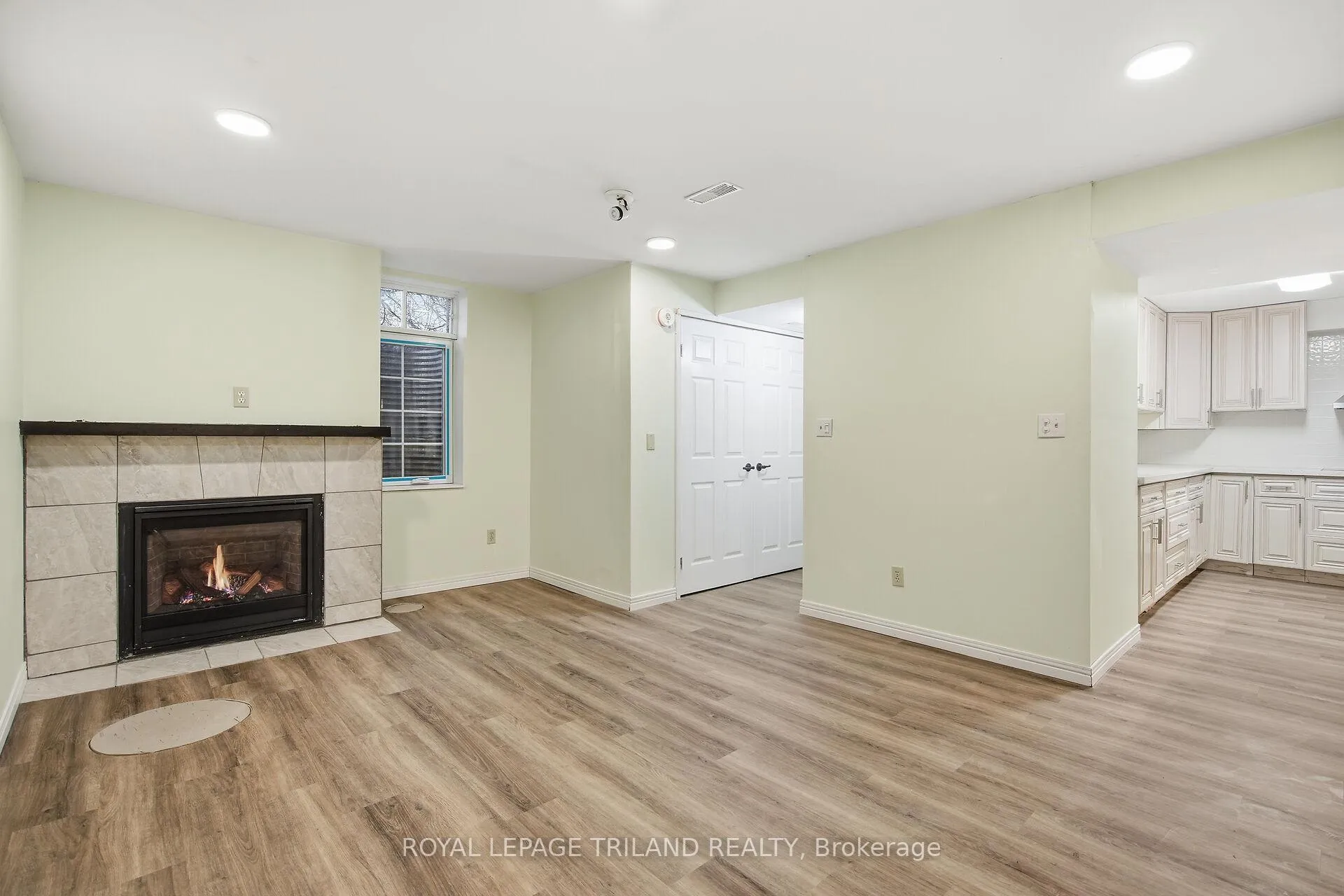 Front of Unit 2, 233 Centennial Avenue