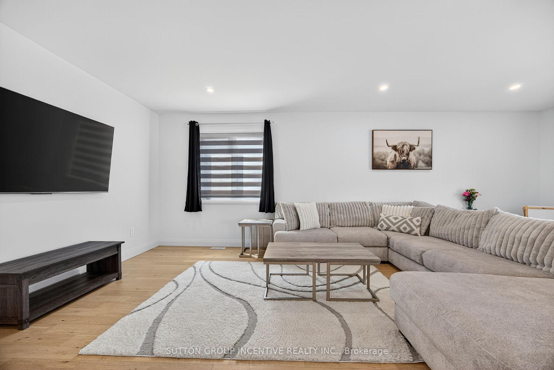 Photo 4 of 76 Ritchie Crescent, Springwater, Elmvale — HOMEH