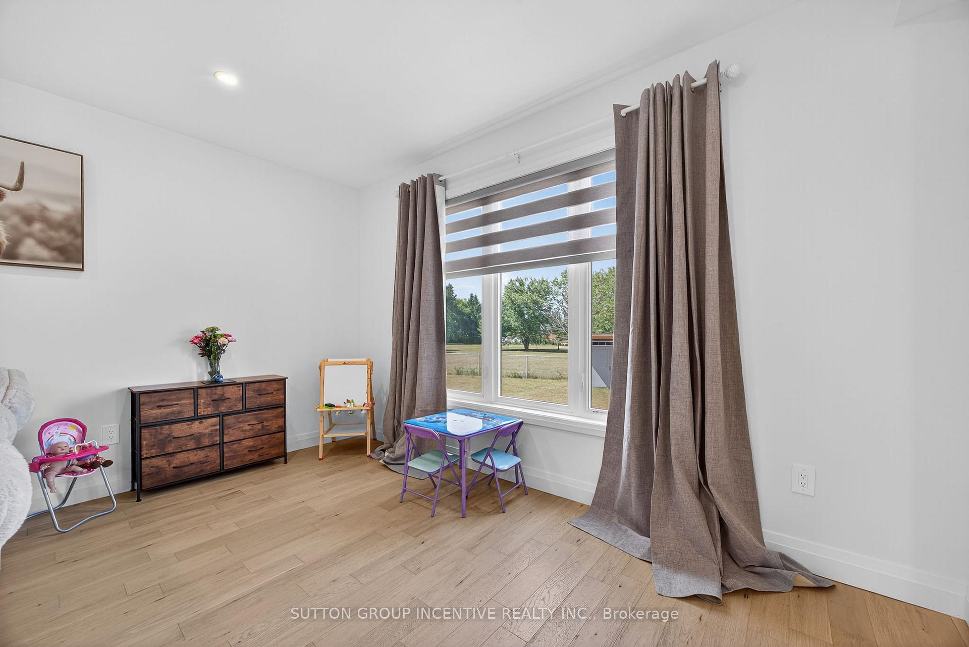 Photo 8 of 76 Ritchie Crescent, Springwater, Elmvale — HOMEH