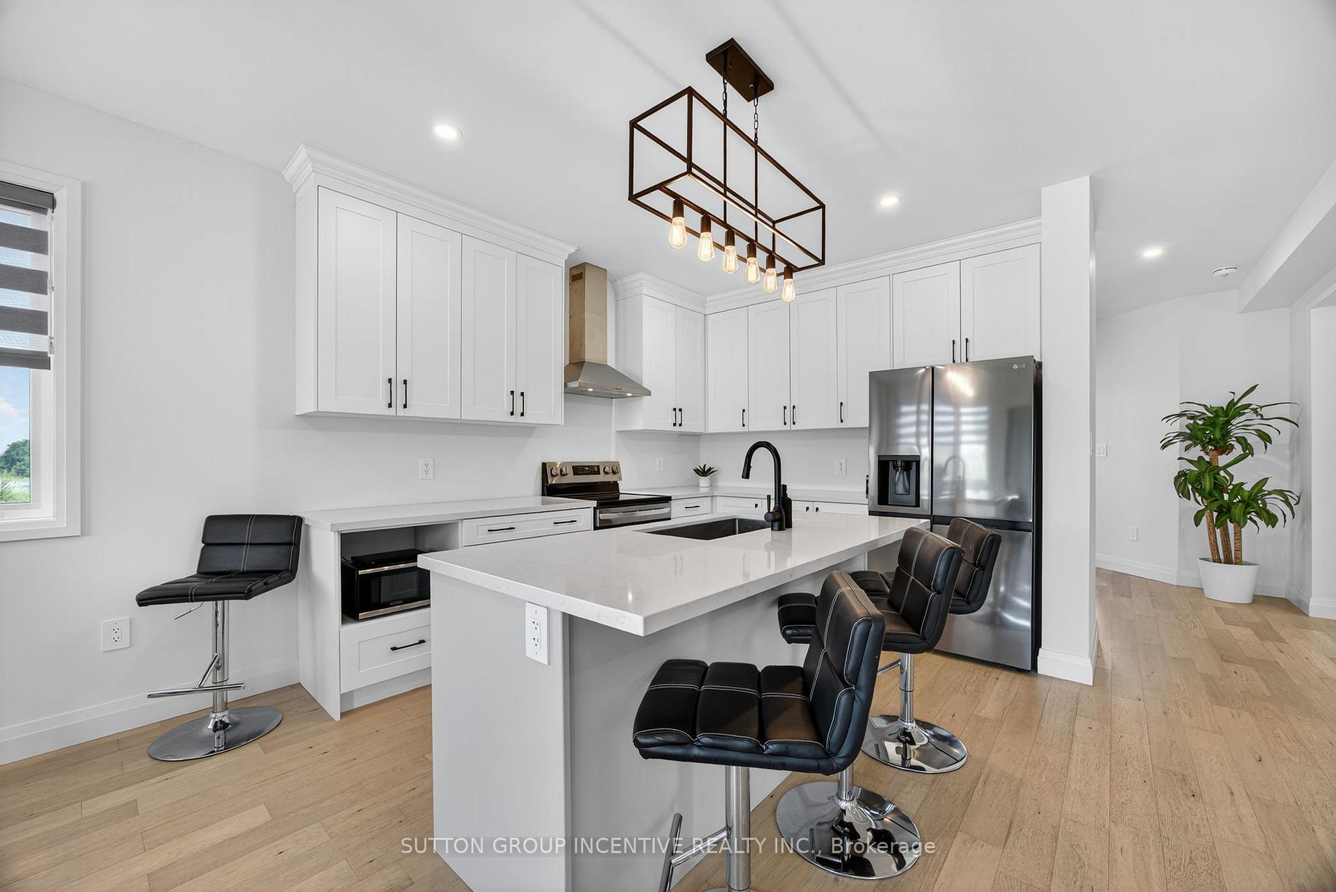 Photo 10 of 76 Ritchie Crescent, Springwater, Elmvale — HOMEH