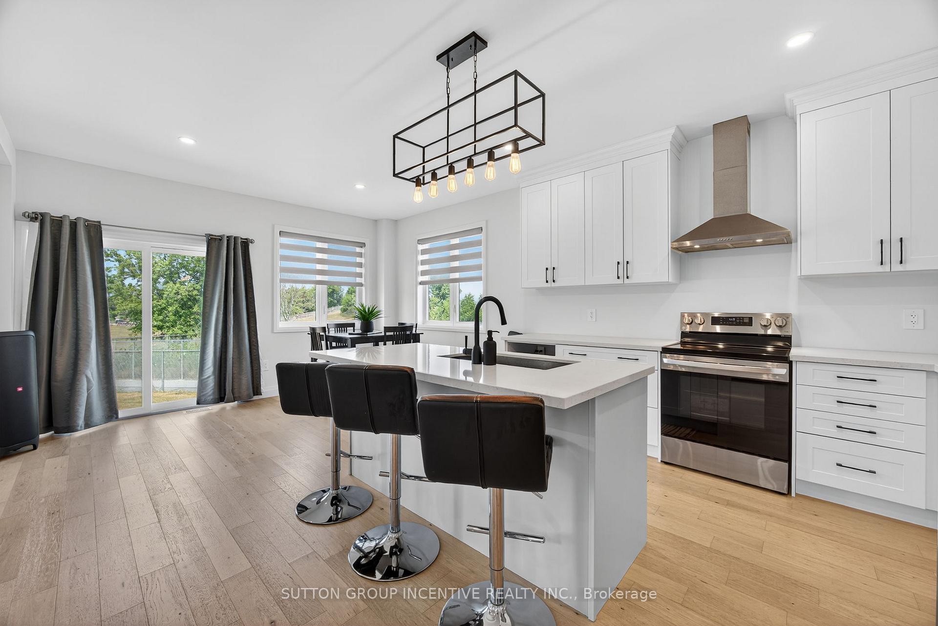 Photo 13 of 76 Ritchie Crescent, Springwater, Elmvale — HOMEH