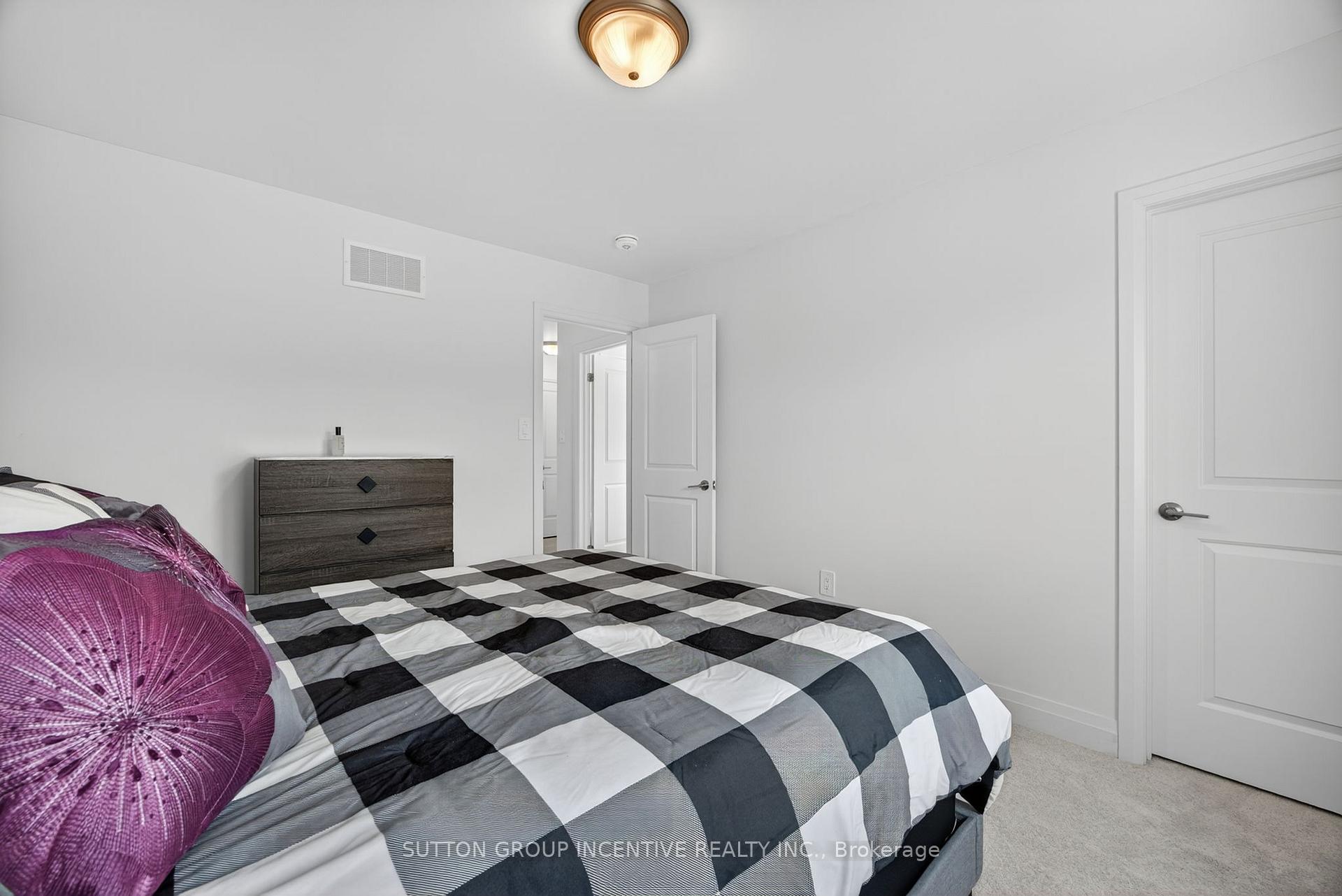Photo 23 of 76 Ritchie Crescent, Springwater, Elmvale — HOMEH