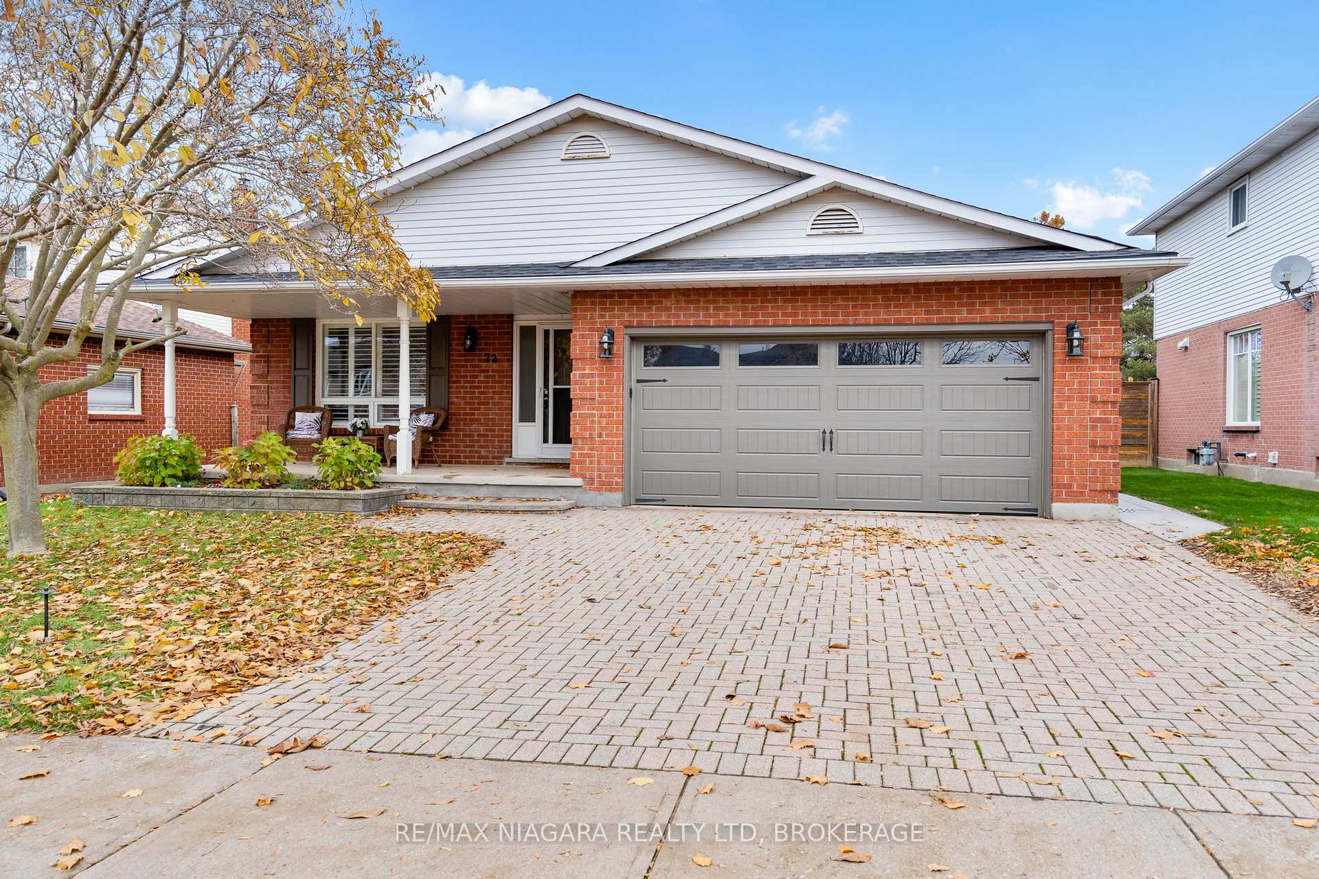 Photo 2 of 22 Michelle Drive, St. Catharines, Grapeview — HOMEH