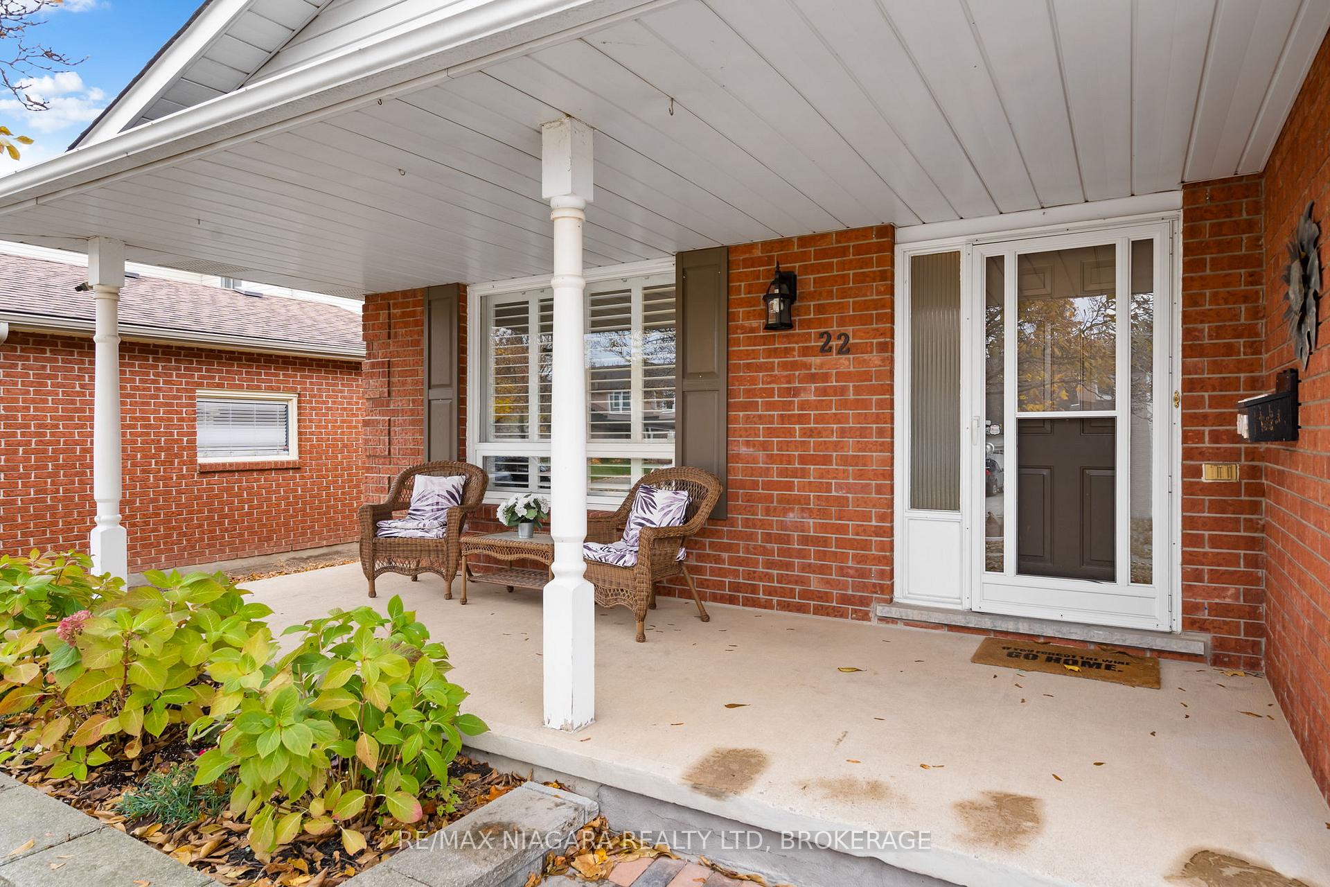 Photo 4 of 22 Michelle Drive, St. Catharines, Grapeview — HOMEH