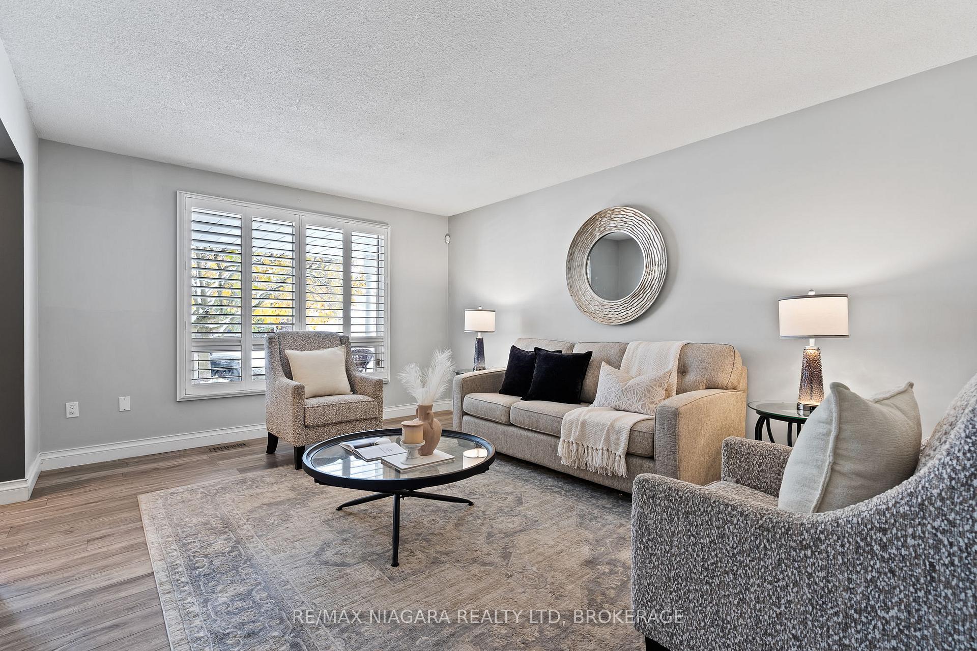 Photo 7 of 22 Michelle Drive, St. Catharines, Grapeview — HOMEH