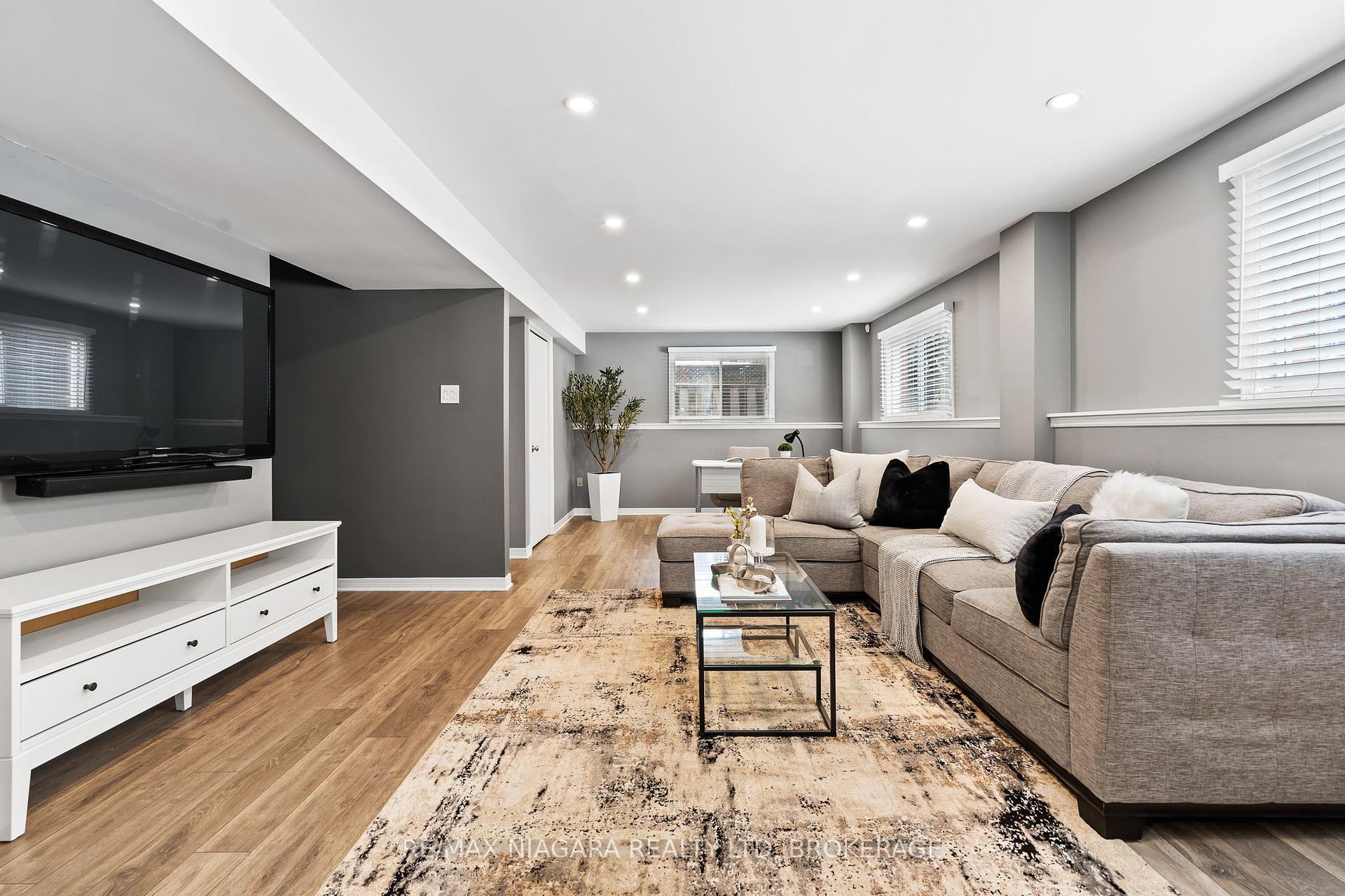 Photo 21 of 22 Michelle Drive, St. Catharines, Grapeview — HOMEH