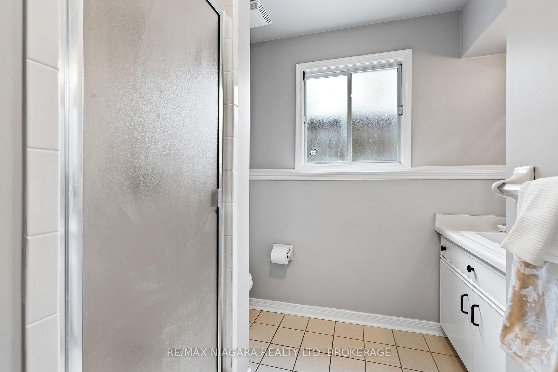 Photo 24 of 22 Michelle Drive, St. Catharines, Grapeview — HOMEH