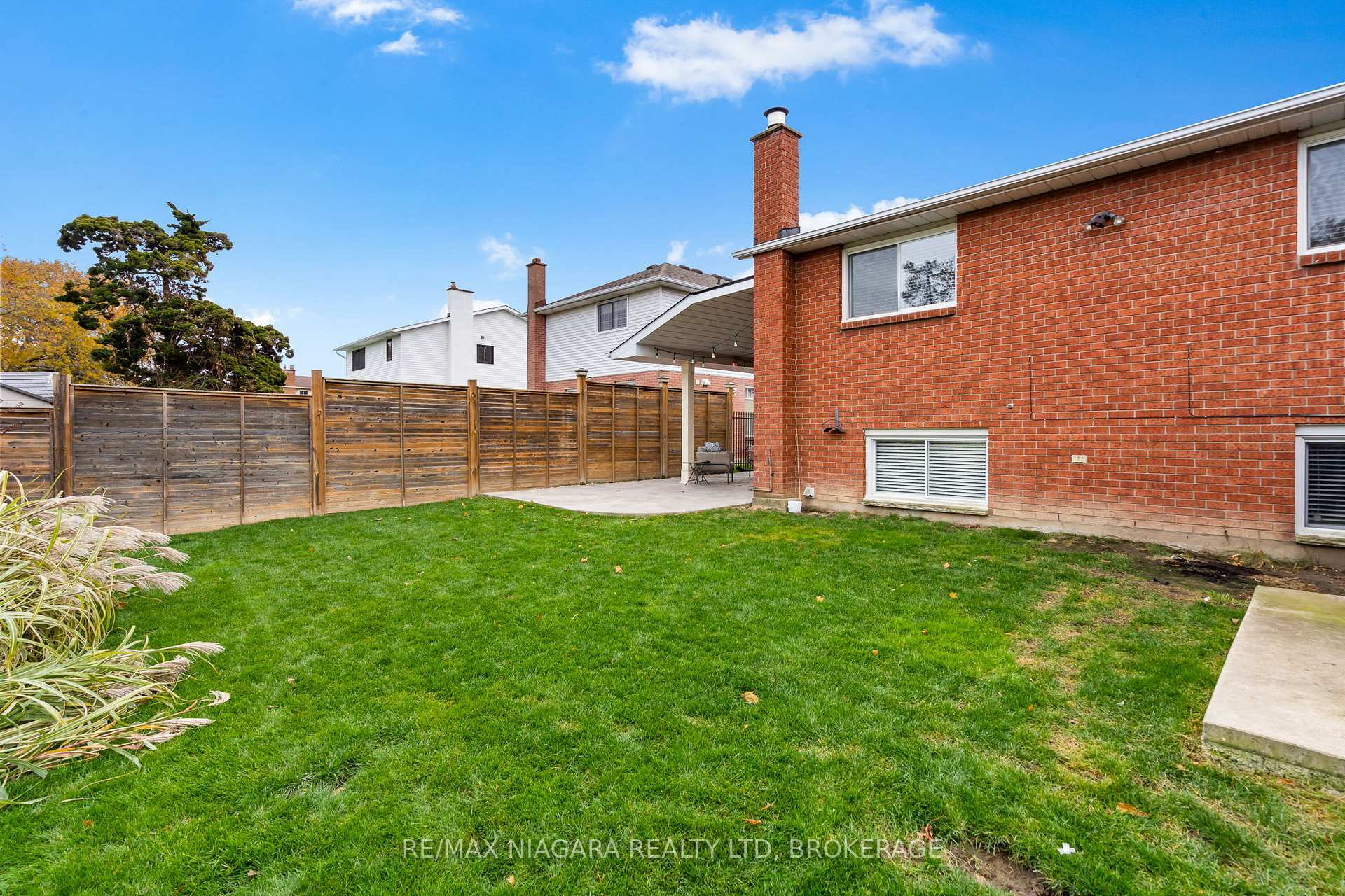 Photo 32 of 22 Michelle Drive, St. Catharines, Grapeview — HOMEH
