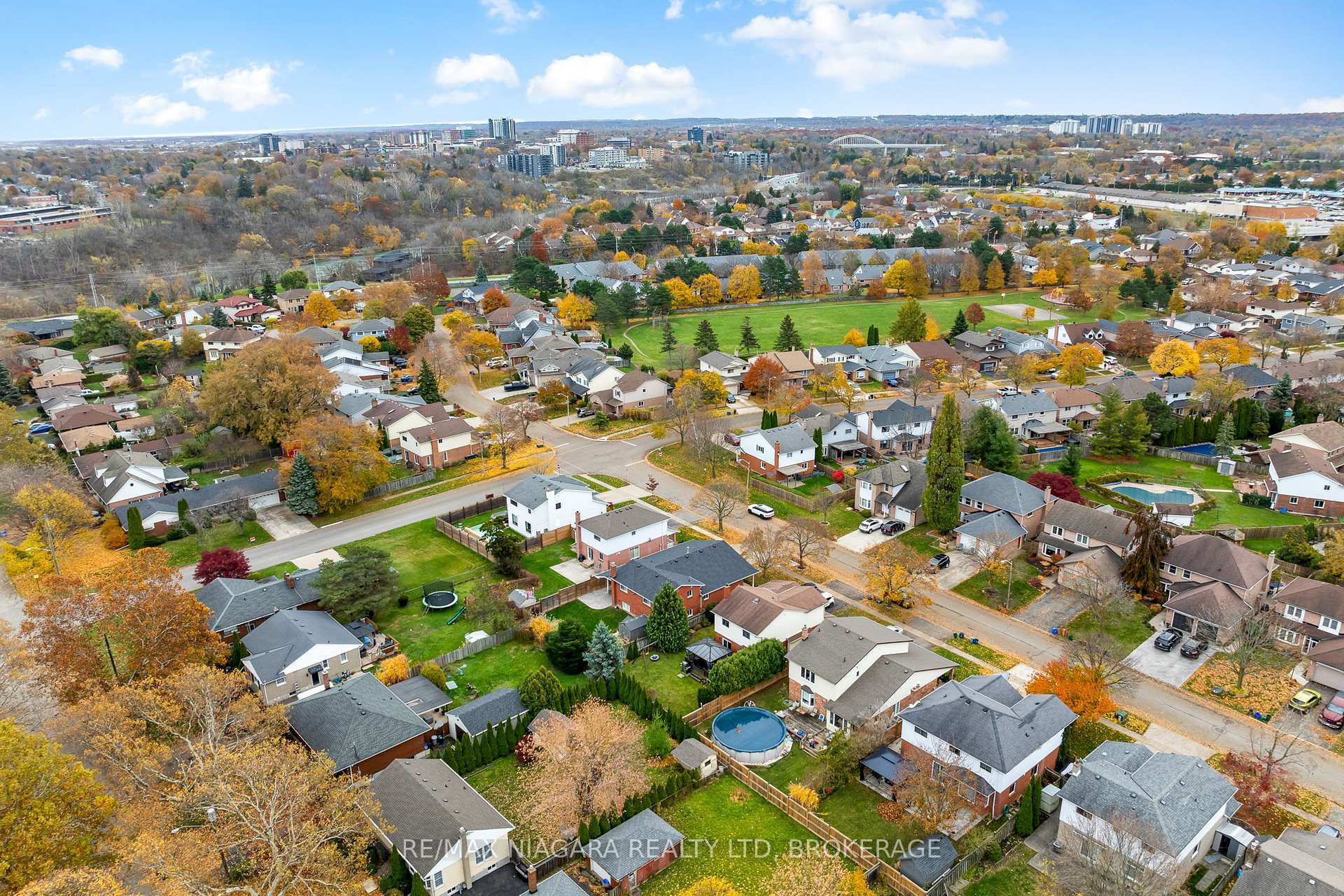 Photo 37 of 22 Michelle Drive, St. Catharines, Grapeview — HOMEH