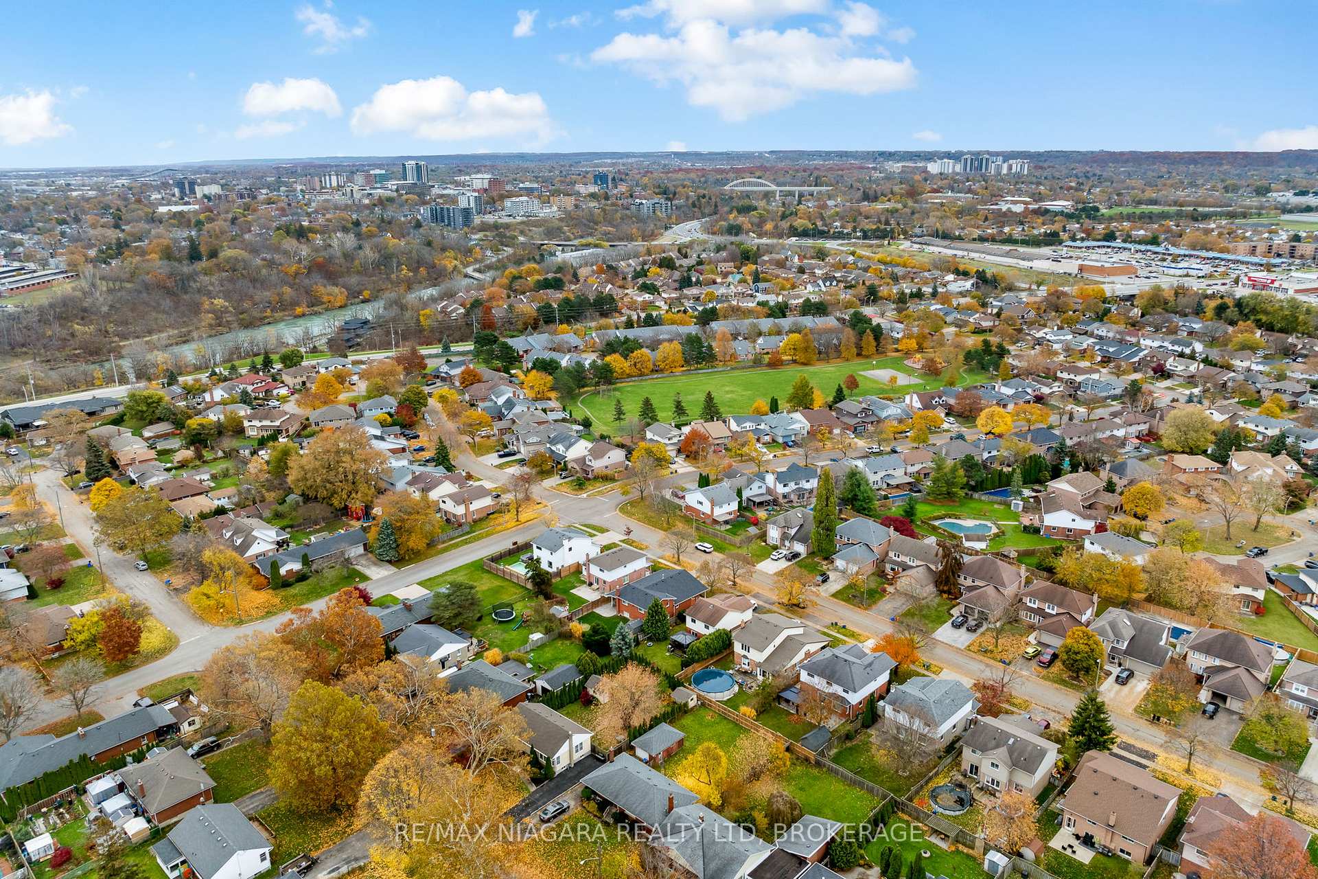 Photo 38 of 22 Michelle Drive, St. Catharines, Grapeview — HOMEH