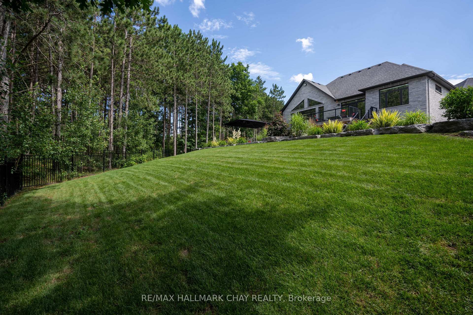 Photo 30 of 105 Mennill Drive, Springwater, Snow Valley — HOMEH