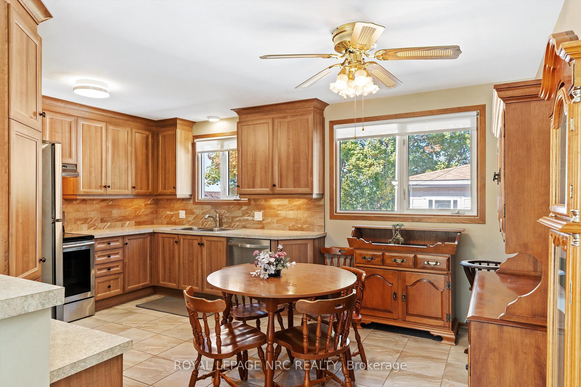 Photo 11 of 270 St. Paul Street W, St. Catharines, Ridley — HOMEH