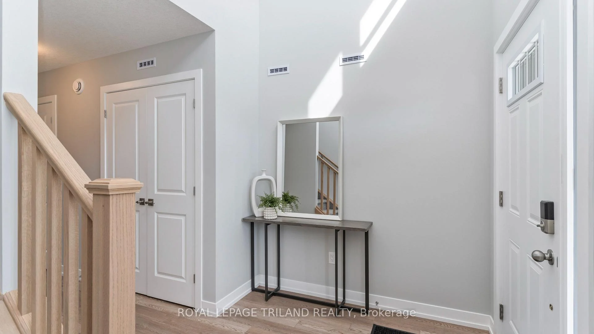 Photo 5 of 114 Styles Drive, St. Thomas — HOMEH
