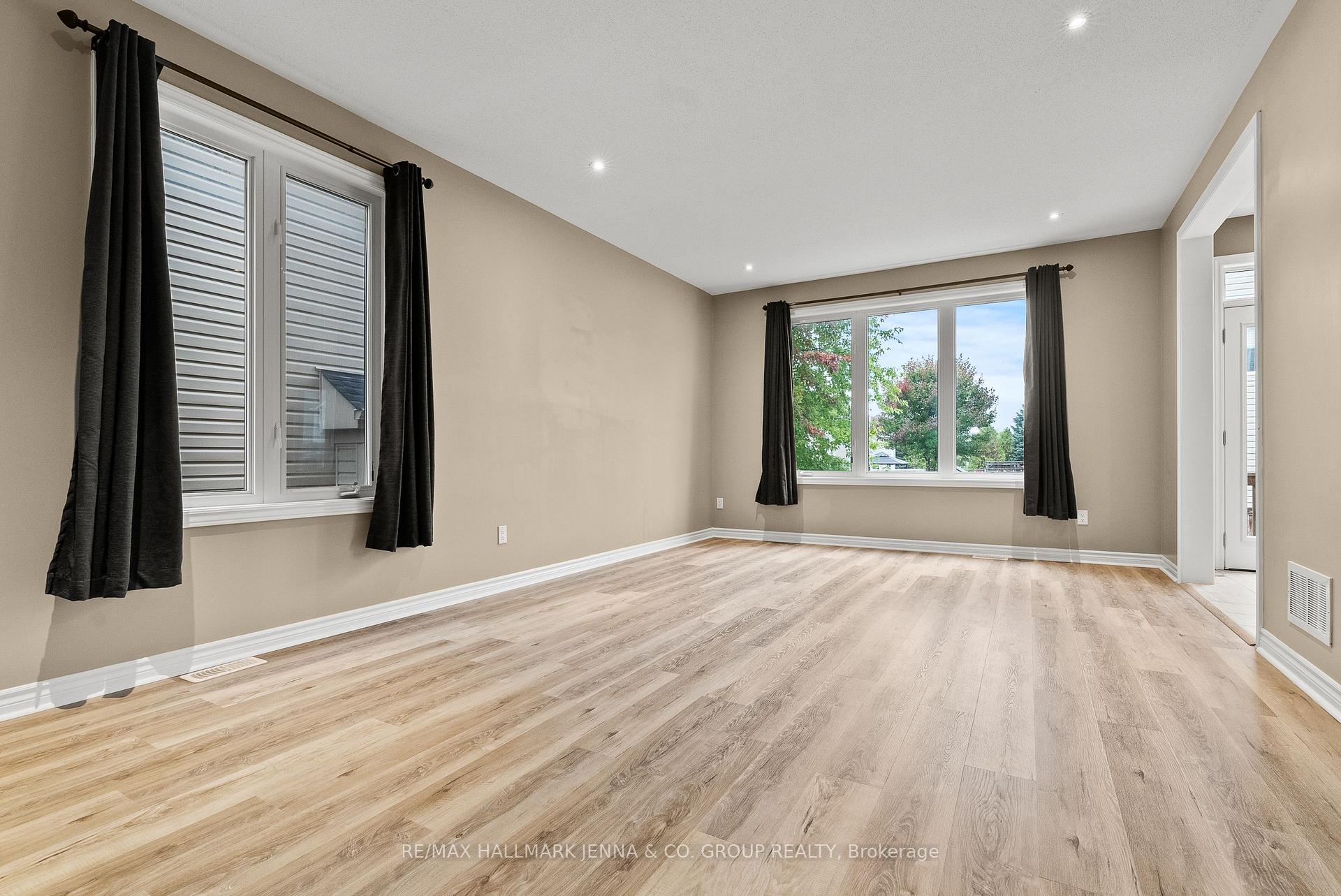 Photo 7 of 326 Gallantry Way, Ottawa, Stittsville (North) — HOMEH