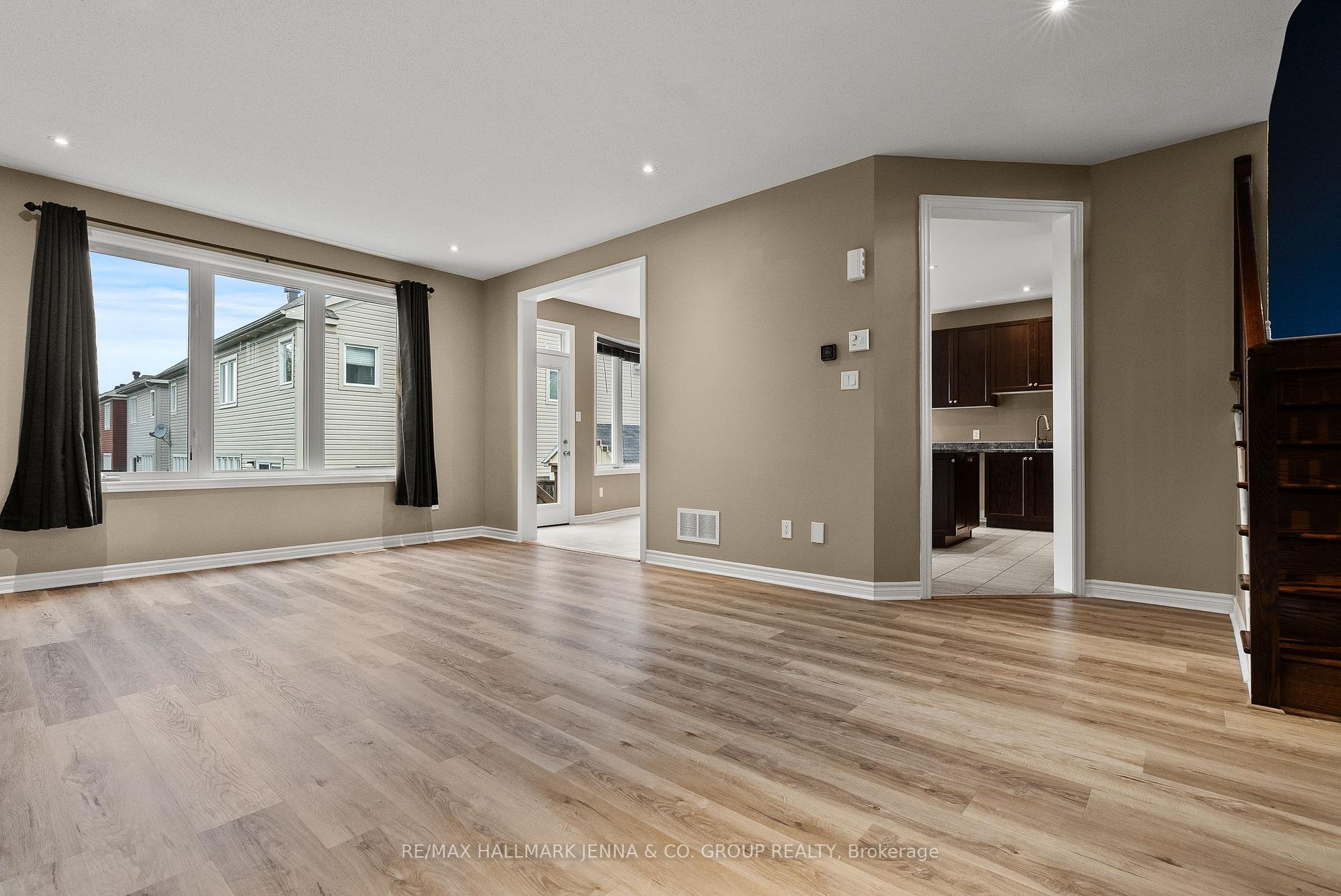 Photo 8 of 326 Gallantry Way, Ottawa, Stittsville (North) — HOMEH