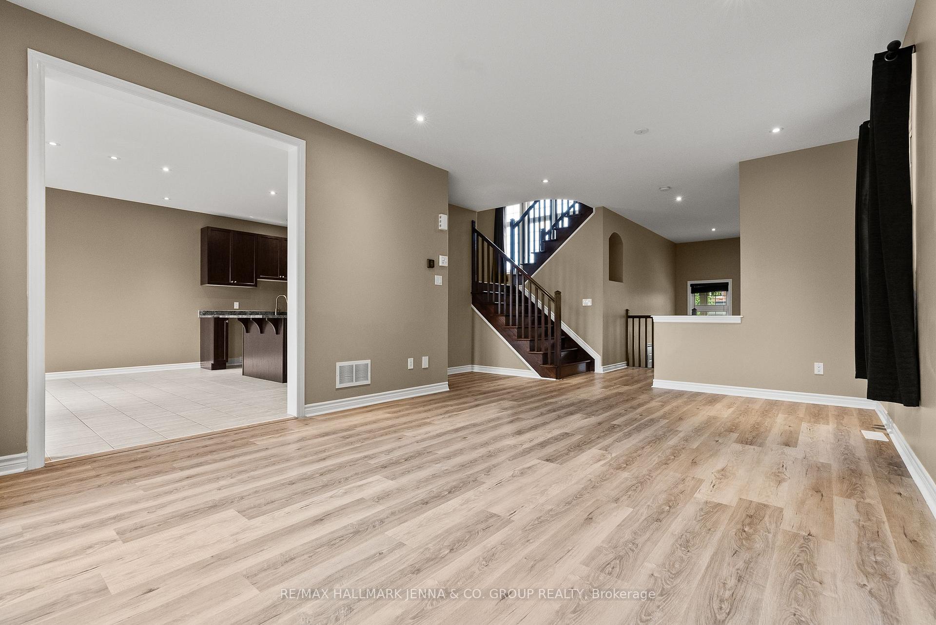 Photo 9 of 326 Gallantry Way, Ottawa, Stittsville (North) — HOMEH