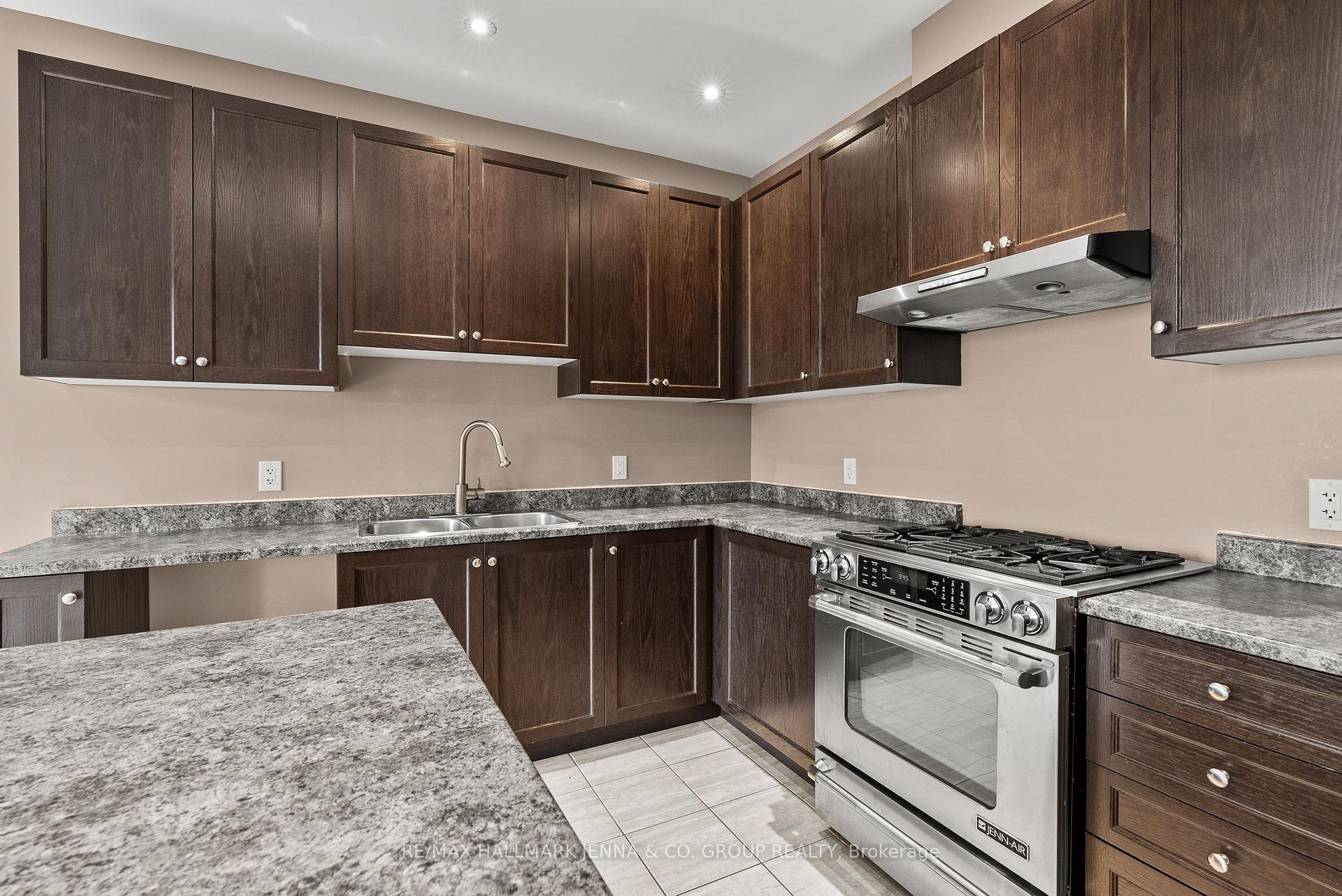 Photo 11 of 326 Gallantry Way, Ottawa, Stittsville (North) — HOMEH