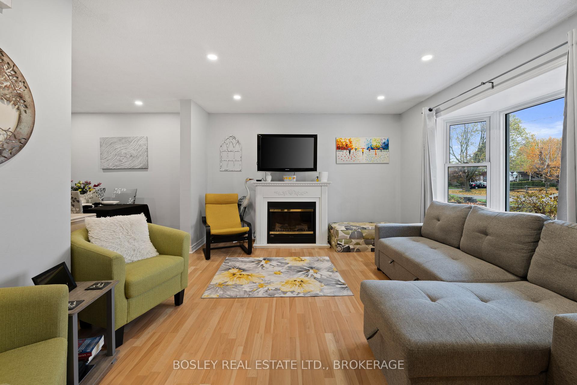 Photo 4 of 26 Allan Drive, St. Catharines, Fairview — HOMEH